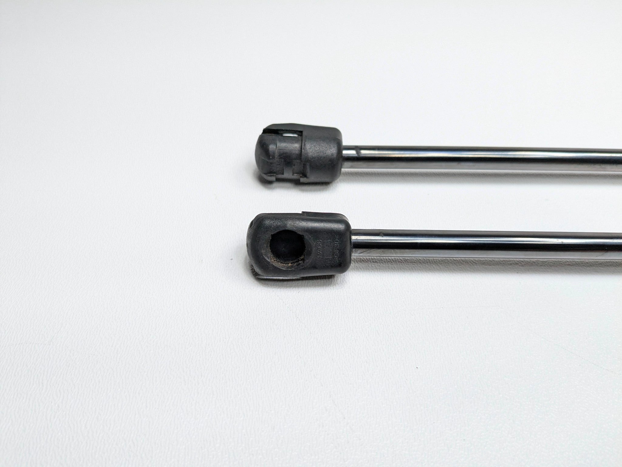2013 - 2019 OEM HYUNDAI SANTA FE FRONT HOOD LIFT SUPPORTS SHOCKS STRUTS SET OF 2