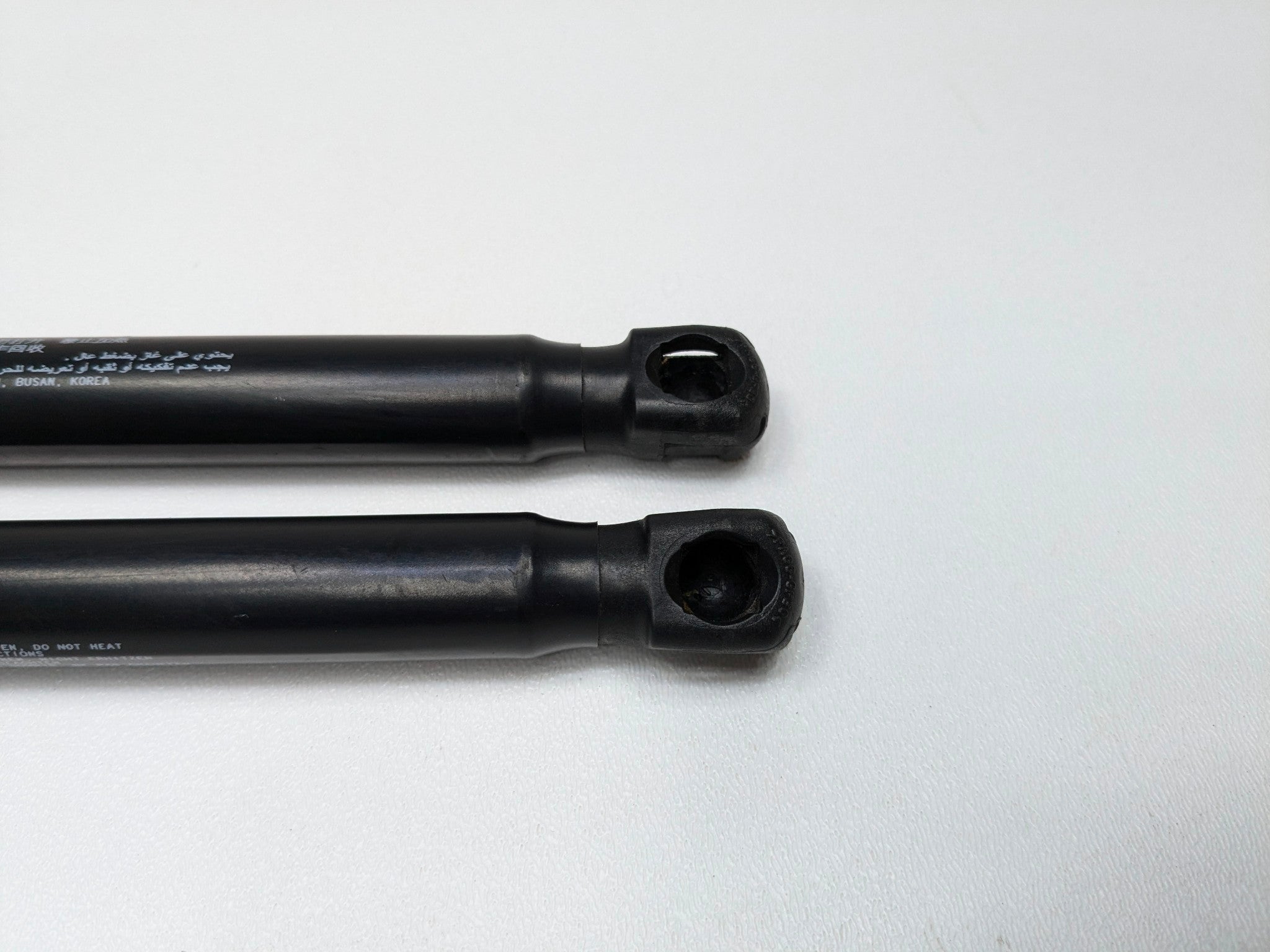 2013 - 2019 OEM HYUNDAI SANTA FE FRONT HOOD LIFT SUPPORTS SHOCKS STRUTS SET OF 2