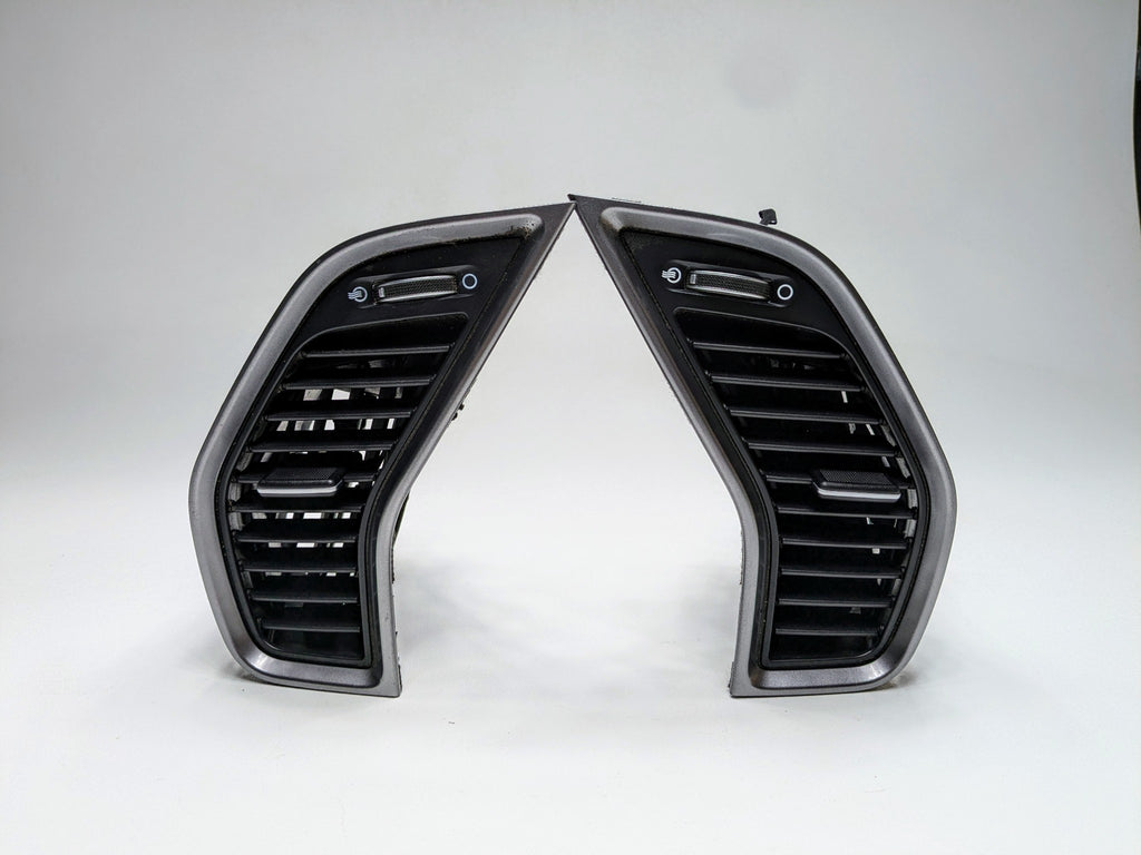 2013 - 2019 OEM HYUNDAI SANTA FE FRONT RIGHT AND LEFT DASH AIR VENT TRIM