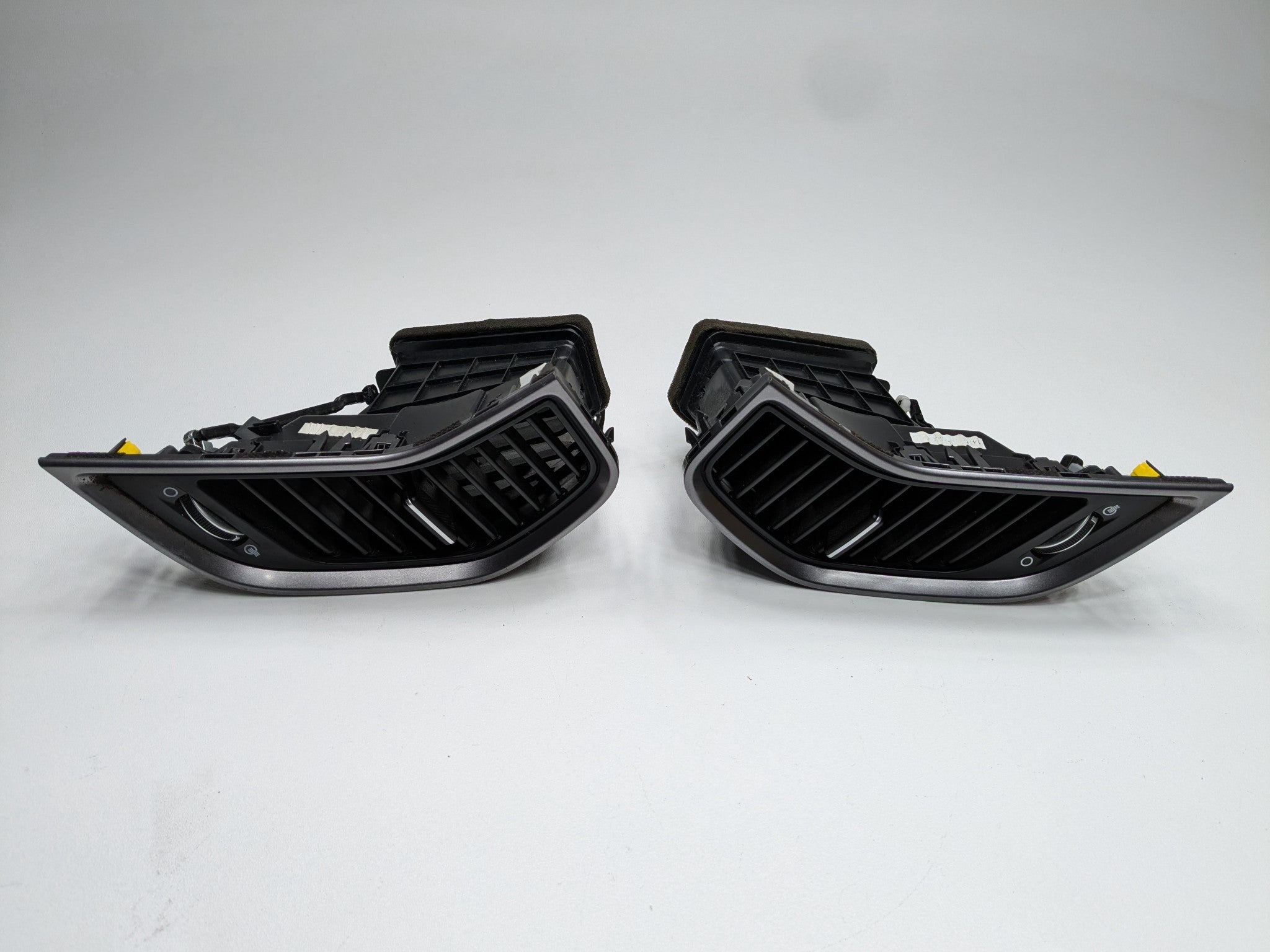2013 - 2019 OEM HYUNDAI SANTA FE FRONT RIGHT AND LEFT DASH AIR VENT TRIM