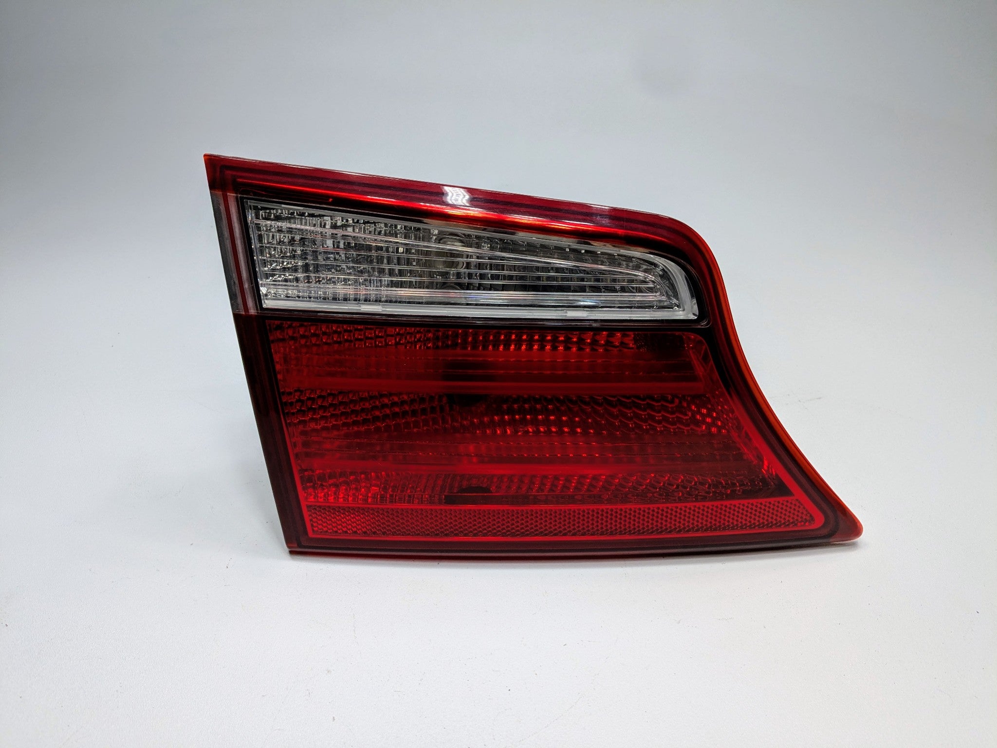 2013 - 2019 OEM HYUNDAI SANTA FE REAR LEFT TRUNK LID INNER TAILLIGHT ASSEMBLY