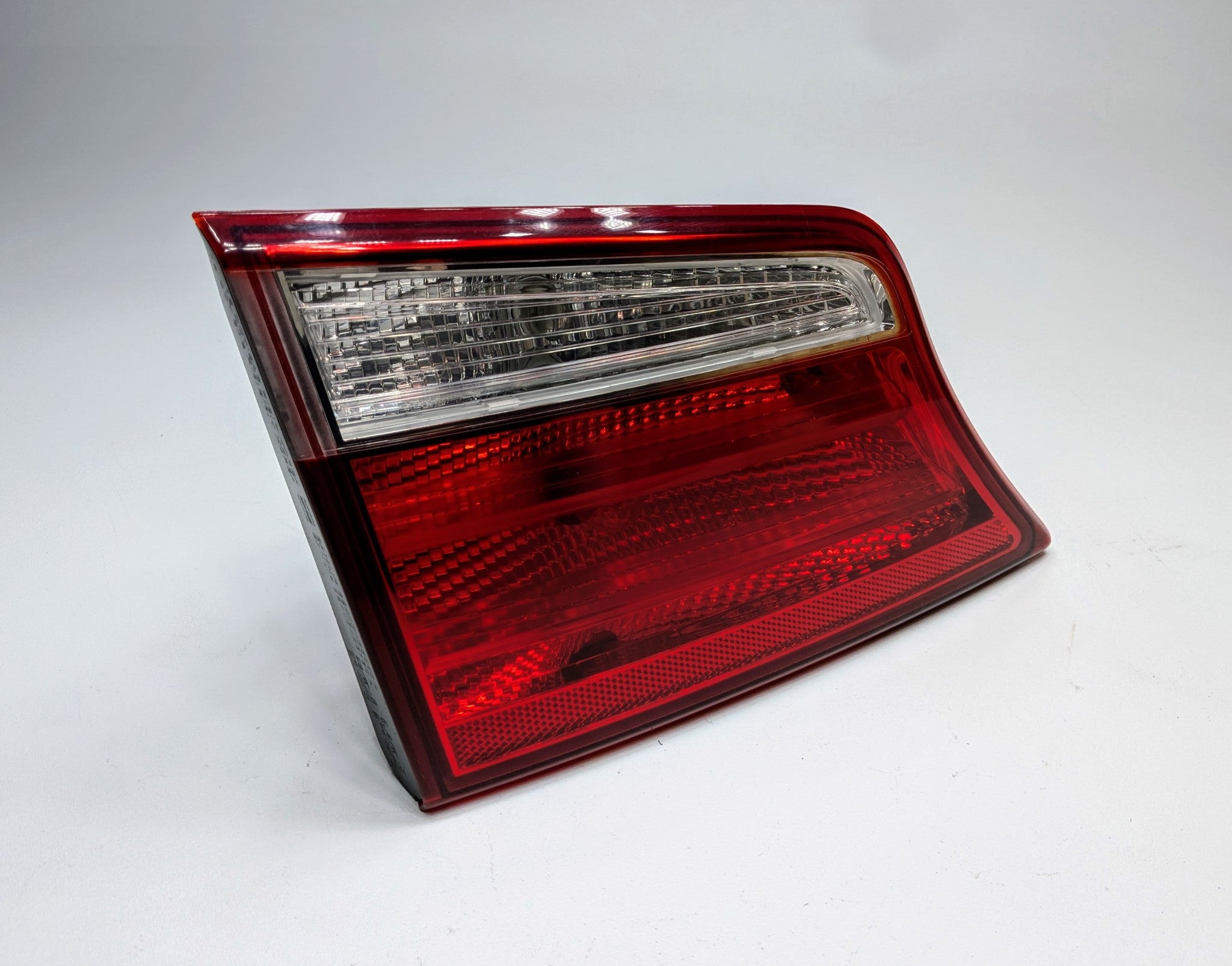 2013 - 2019 OEM HYUNDAI SANTA FE REAR LEFT TRUNK LID INNER TAILLIGHT ASSEMBLY