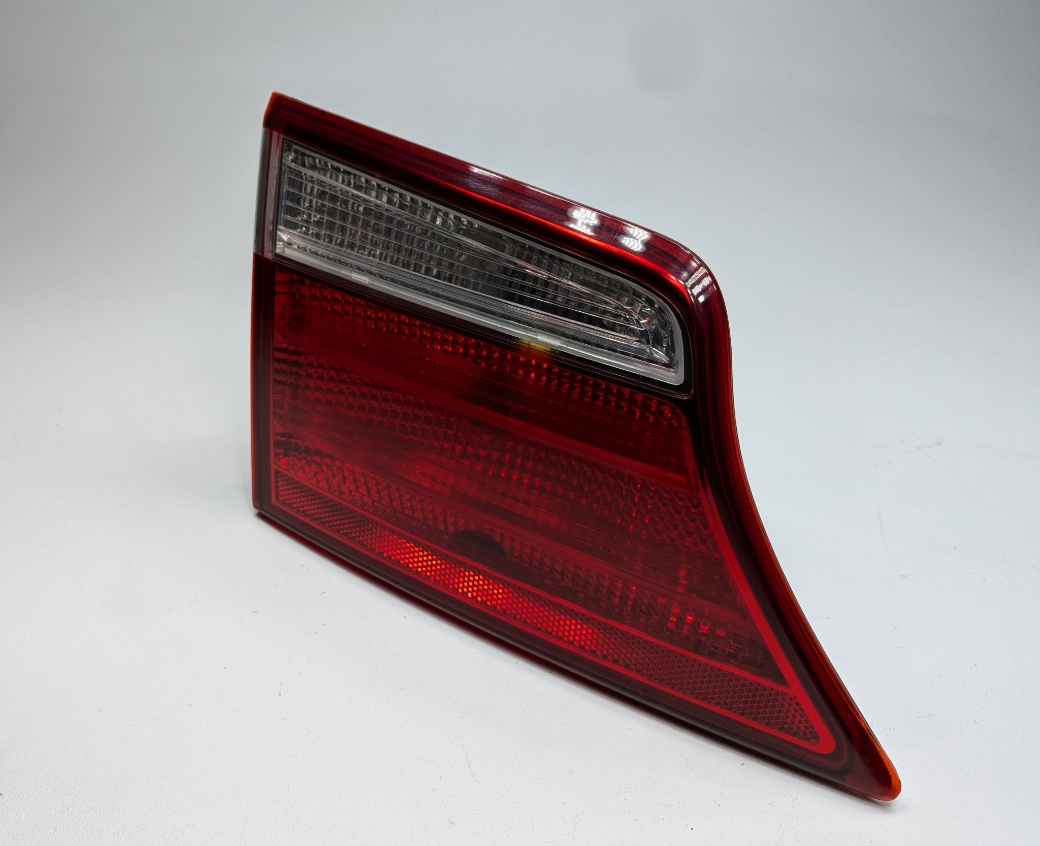 2013 - 2019 OEM HYUNDAI SANTA FE REAR LEFT TRUNK LID INNER TAILLIGHT ASSEMBLY