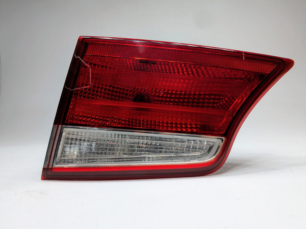 2013 - 2019 OEM HYUNDAI SANTA FE REAR RIGHT TRUNK LID INNER TAILLIGHT ASSEMBLY