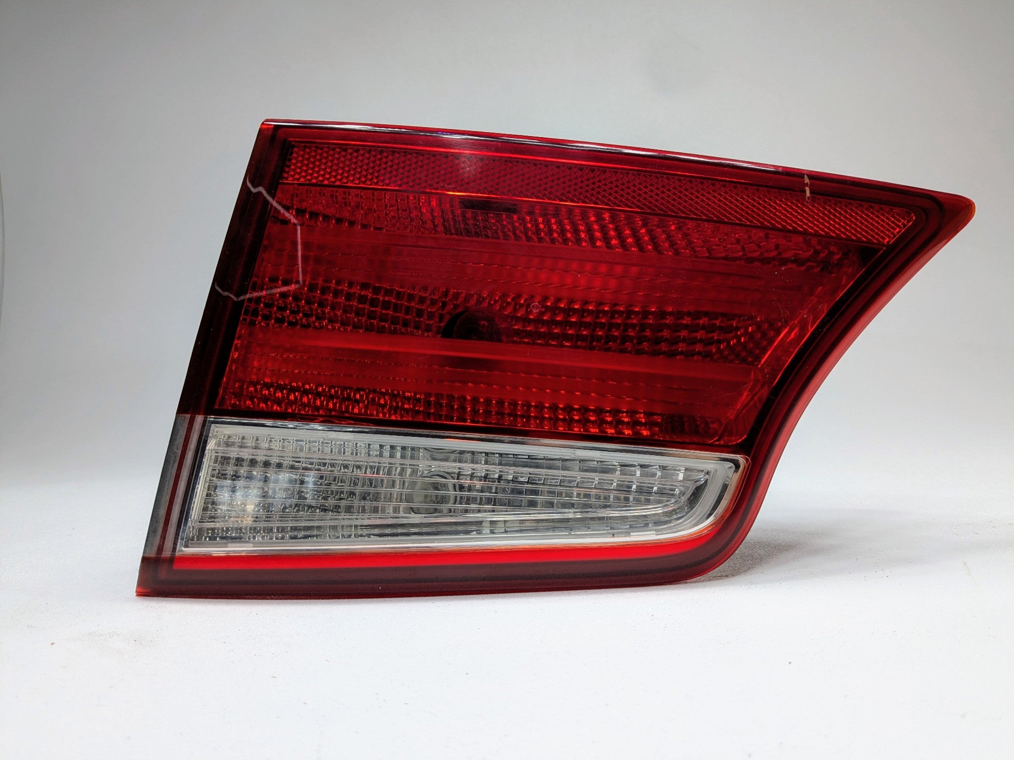 2013 - 2019 OEM HYUNDAI SANTA FE REAR RIGHT TRUNK LID INNER TAILLIGHT ASSEMBLY