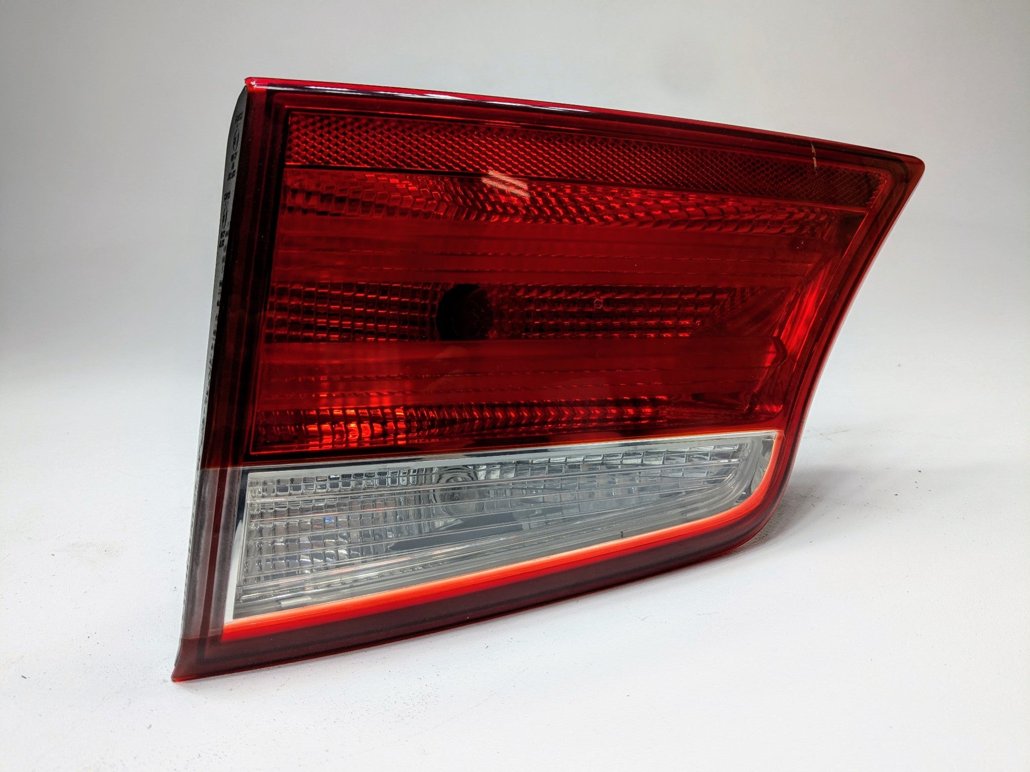 2013 - 2019 OEM HYUNDAI SANTA FE REAR RIGHT TRUNK LID INNER TAILLIGHT ASSEMBLY