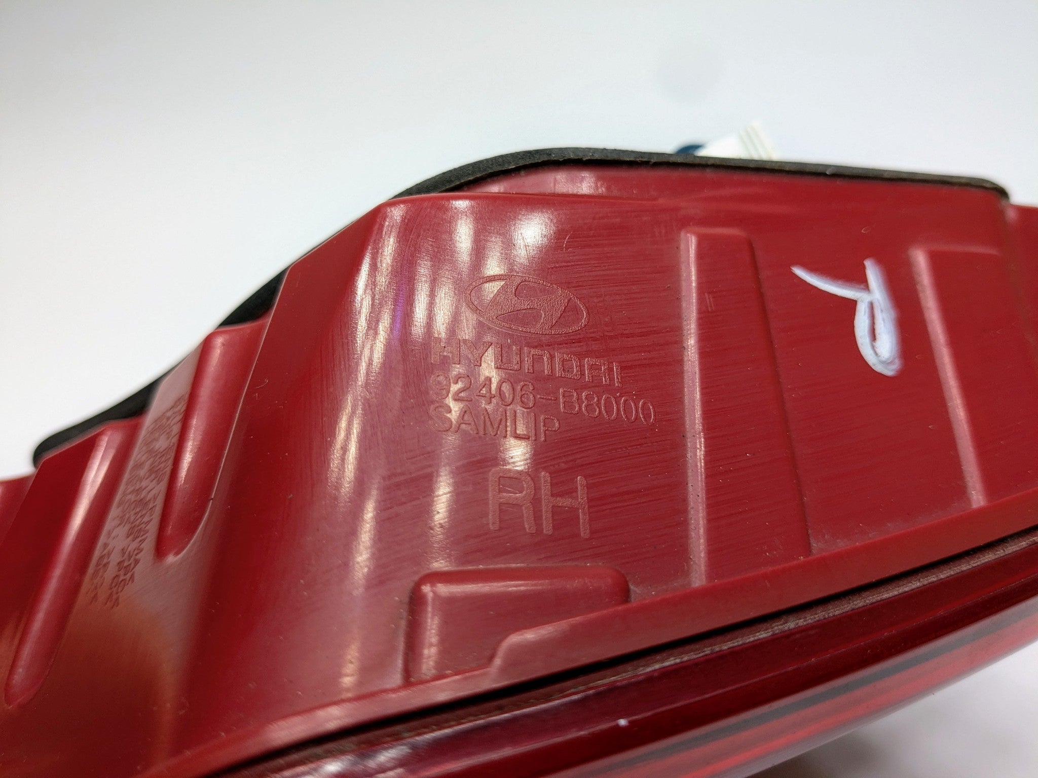 2013 - 2019 OEM HYUNDAI SANTA FE REAR RIGHT TRUNK LID INNER TAILLIGHT ASSEMBLY