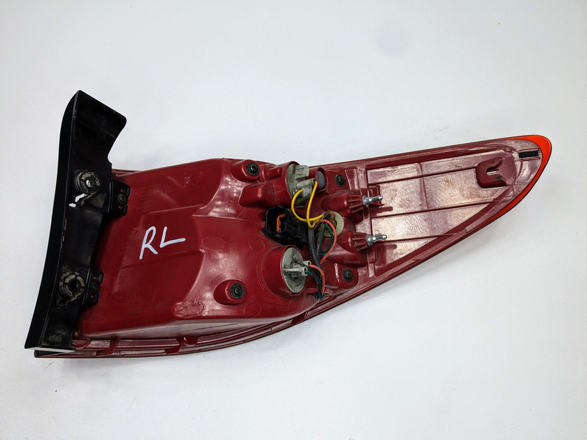 2013 - 2019 OEM HYUNDAI SANTA FE REAR LEFT DRIVER SIDE OUTER TAIL LIGHT ASSEMBLY
