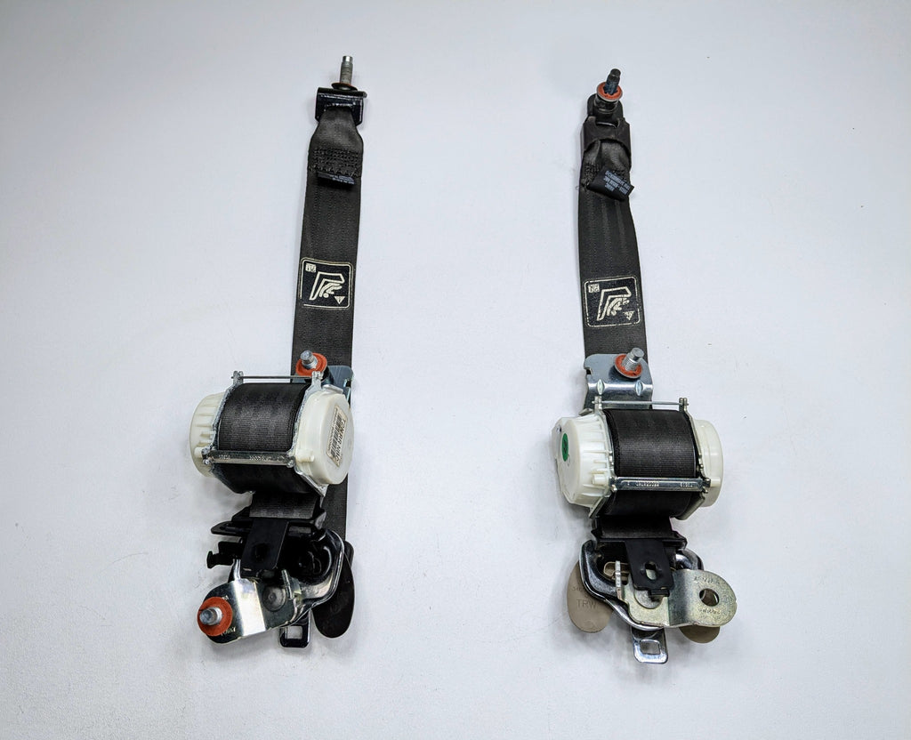 2013 - 2019 OEM HYUNDAI SANTA FE REAR RIGHT PASSENGER SIDE SEAT BELT RETRACTOR
