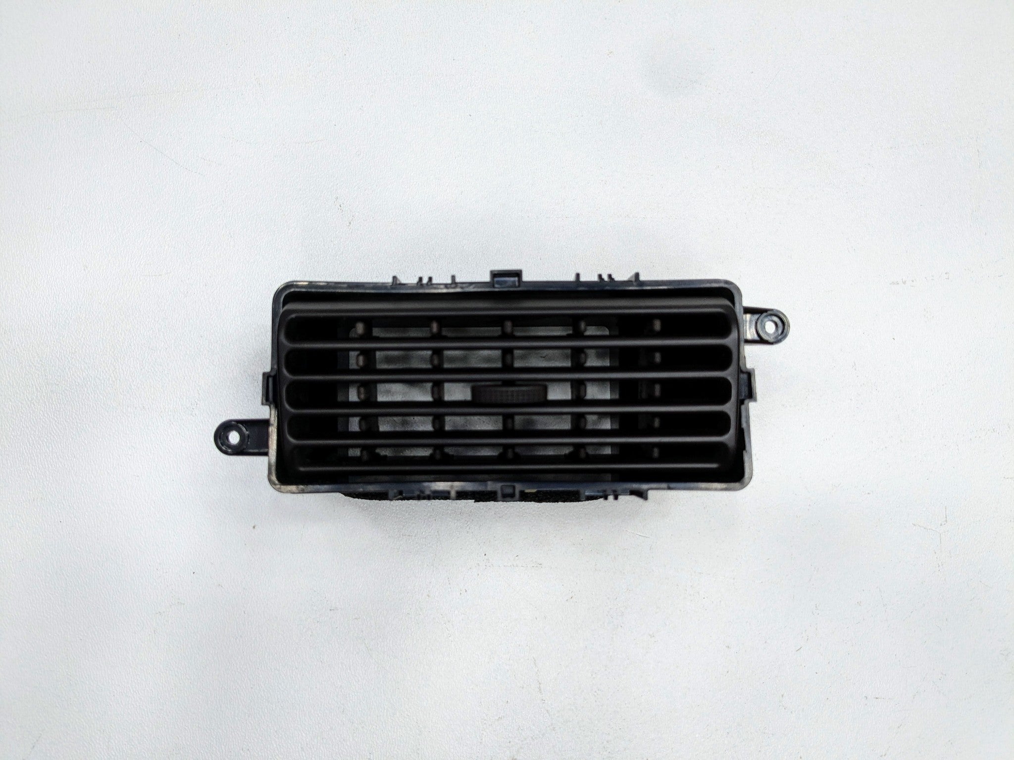 2013 - 2019 OEM HYUNDAI SANTA FE LEFT SIDE ULTIMATE HEATER VENT GRILLE