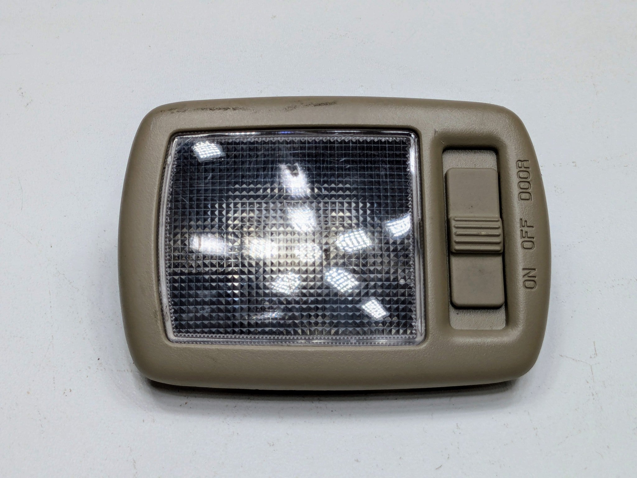 2013 - 2019 OEM HYUNDAI SANTA FE REAR OVERHEAD HEADLINER DOME LIGHT