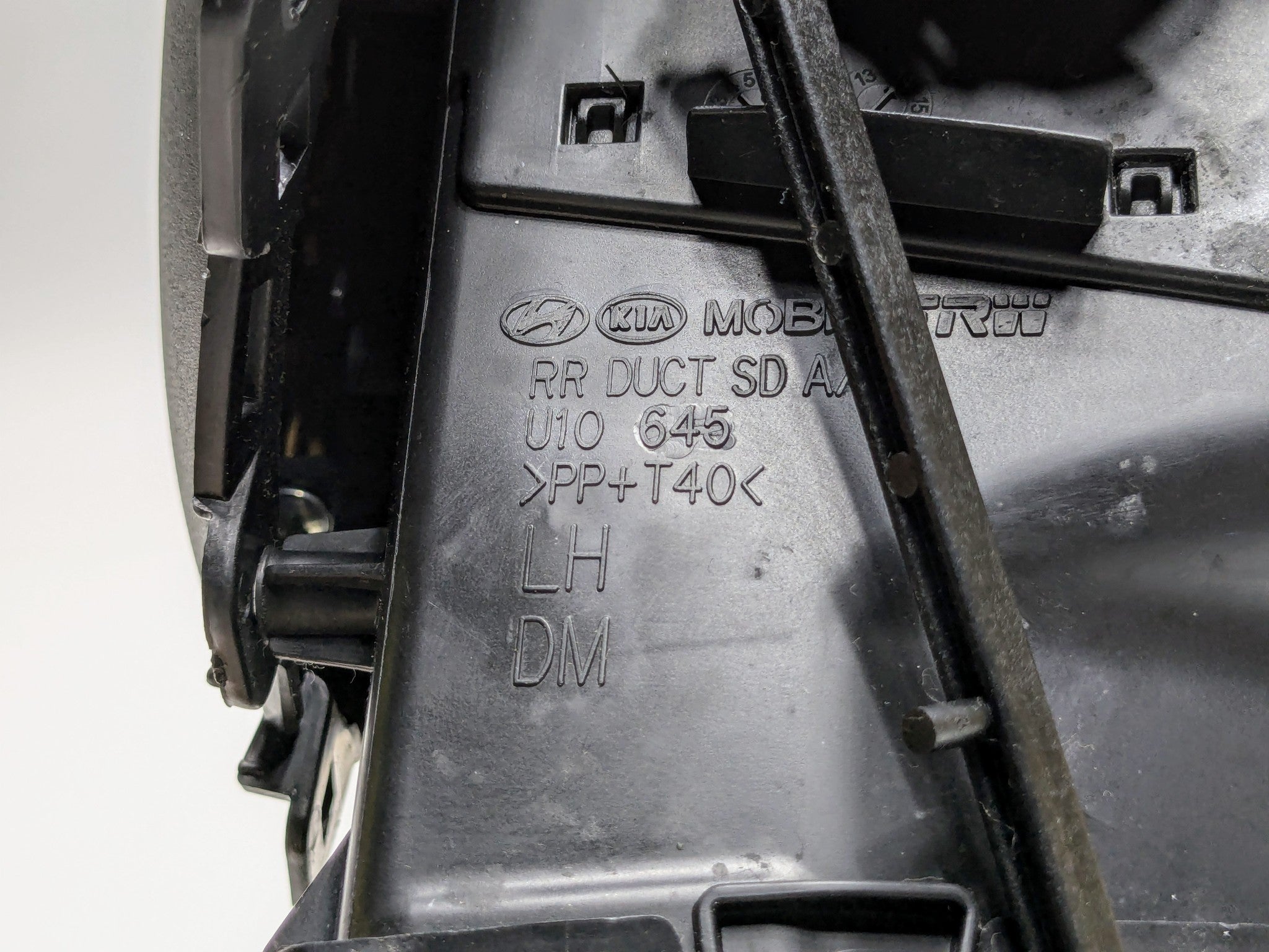 2013 - 2019 OEM HYUNDAI SANTA FE LEFT DRIVER SIDE DASH AC HEATER VENT
