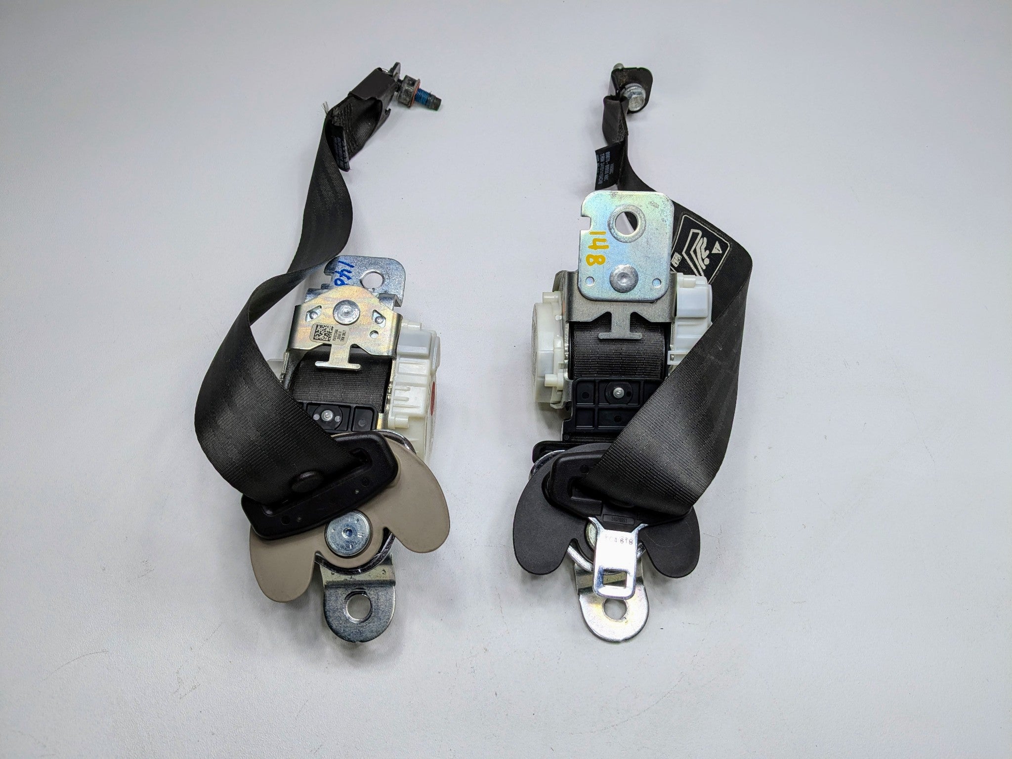 2013 - 2019 OEM HYUNDAI SANTA FE REAR LEFT DRIVER SIDE SEAT BELT RETRACTOR