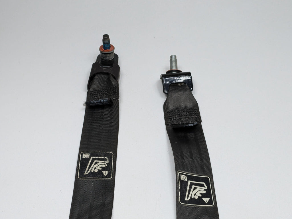 2013 - 2019 OEM HYUNDAI SANTA FE REAR LEFT DRIVER SIDE SEAT BELT RETRACTOR