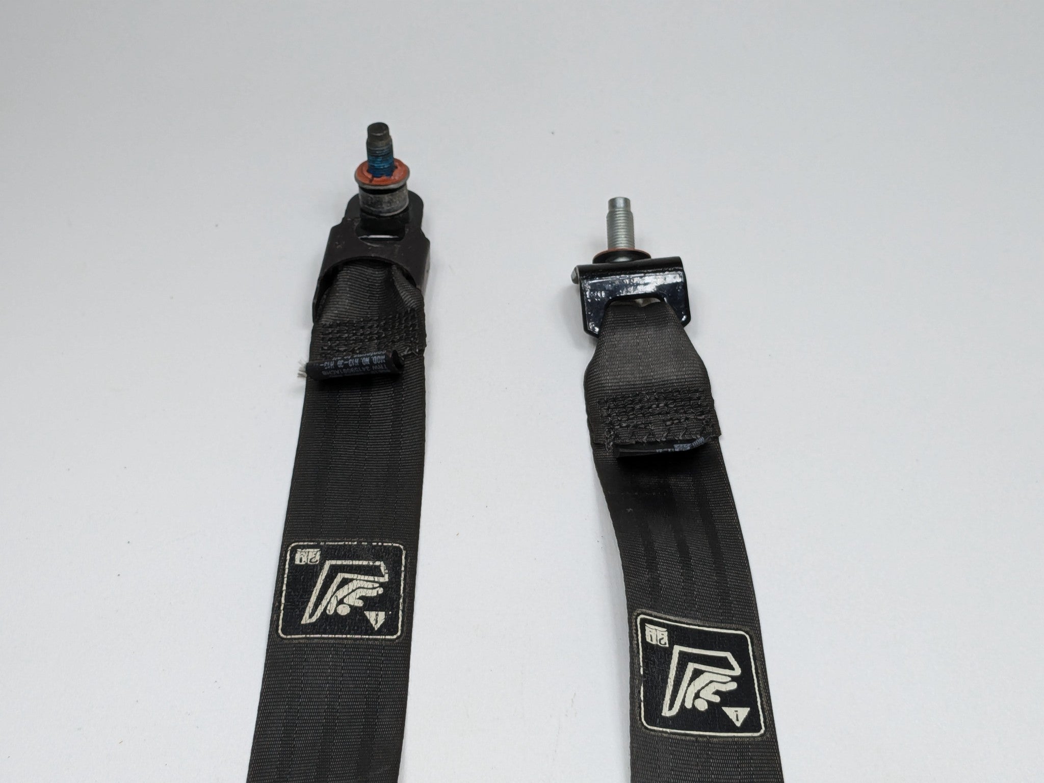 2013 - 2019 OEM HYUNDAI SANTA FE REAR LEFT DRIVER SIDE SEAT BELT RETRACTOR