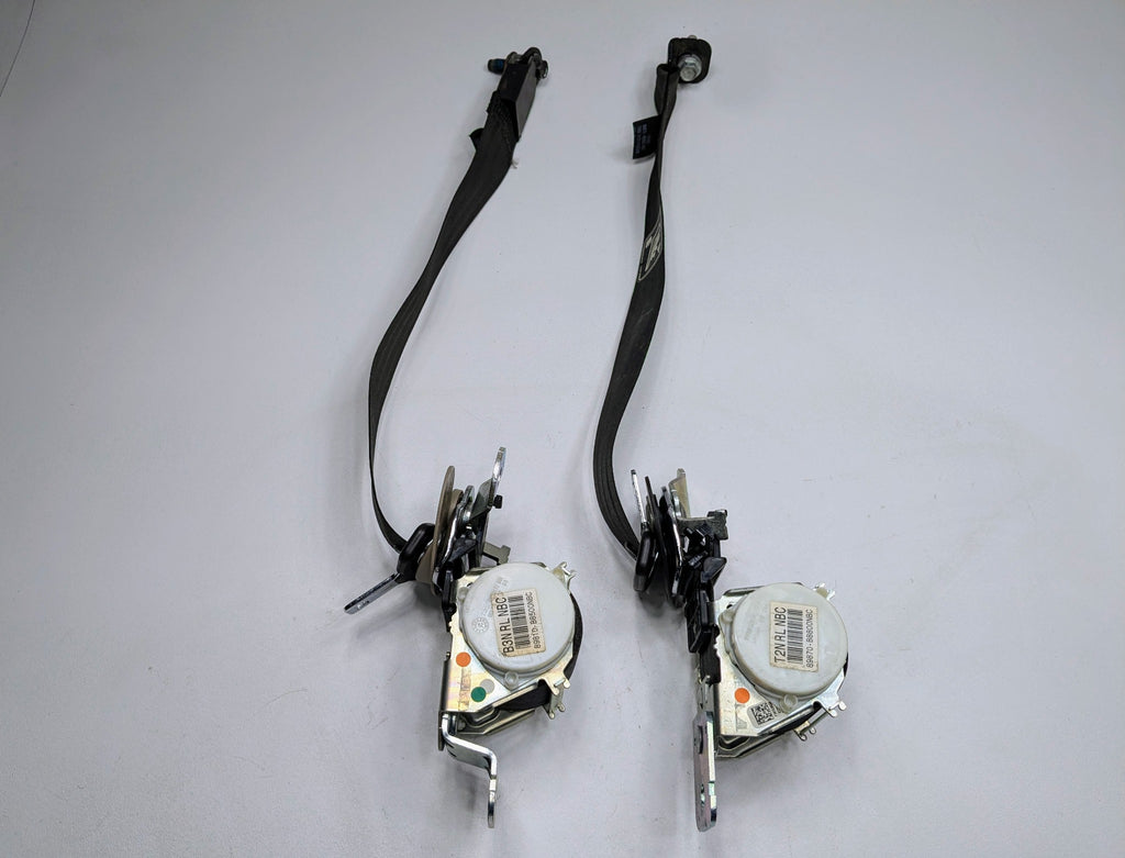 2013 - 2019 OEM HYUNDAI SANTA FE REAR LEFT DRIVER SIDE SEAT BELT RETRACTOR