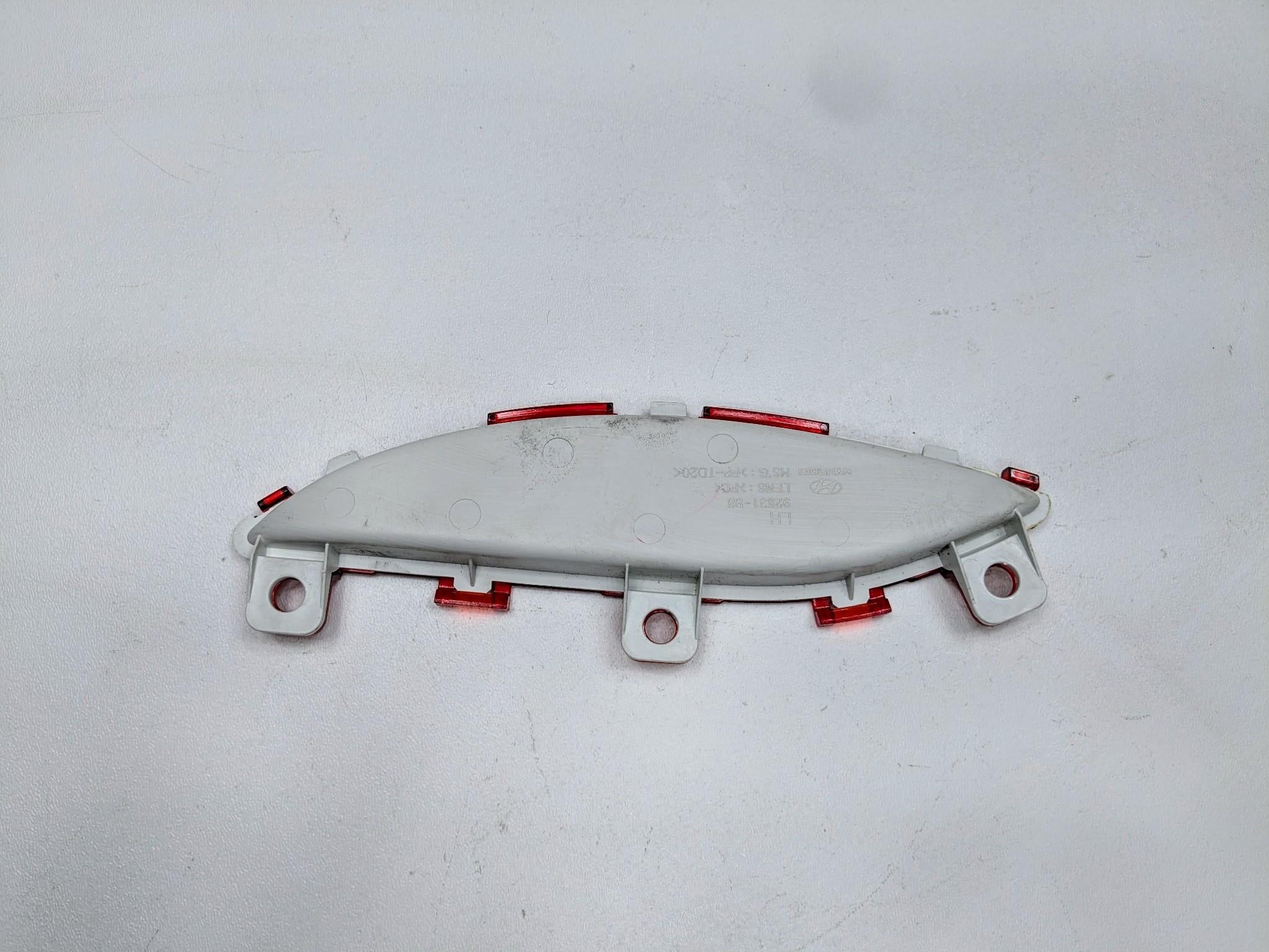 2013 - 2019 OEM HYUNDAI SANTA FE FRONT LEFT DRIVER SIDE DOOR PANEL REFLECTOR