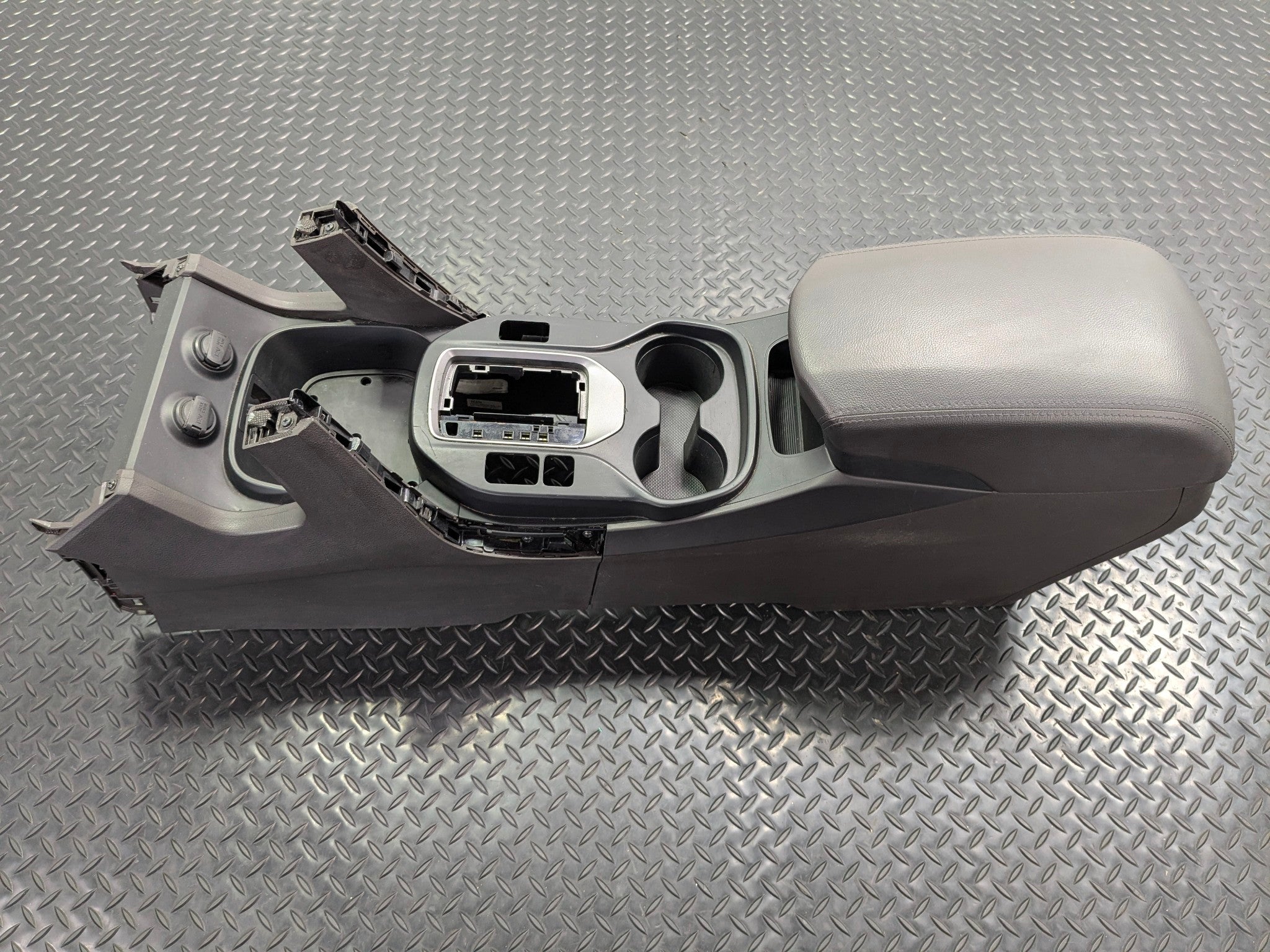2013 - 2019 OEM HYUNDAI SANTA FE FRONT CENTER FLOOR CONSOLE ARMREST ASSEMBLY