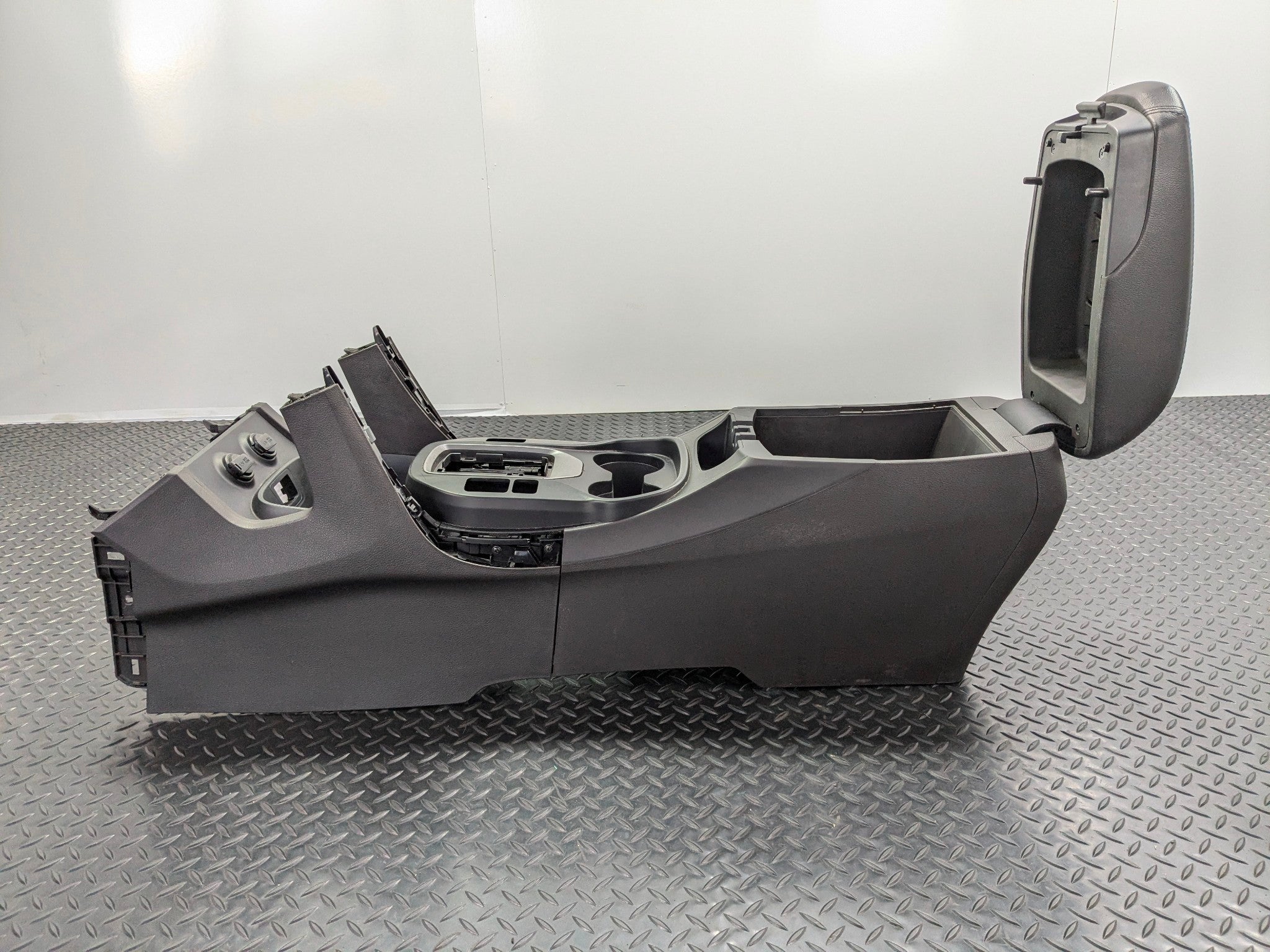 2013 - 2019 OEM HYUNDAI SANTA FE FRONT CENTER FLOOR CONSOLE ARMREST ASSEMBLY
