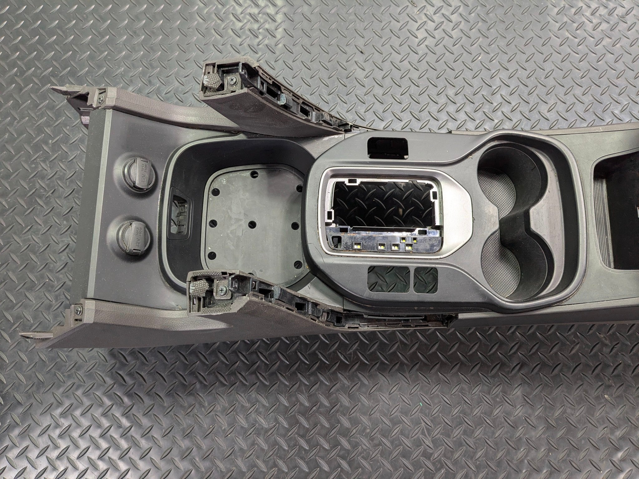 2013 - 2019 OEM HYUNDAI SANTA FE FRONT CENTER FLOOR CONSOLE ARMREST ASSEMBLY