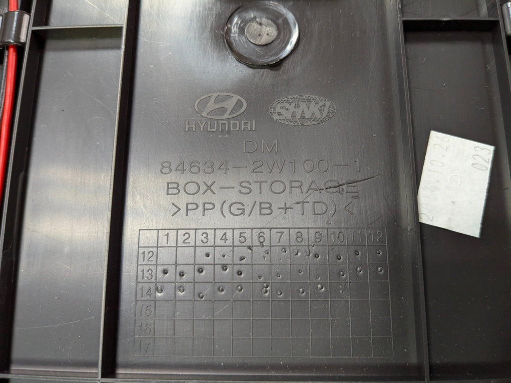 2013 - 2019 OEM HYUNDAI SANTA FE FRONT CENTER FLOOR CONSOLE ARMREST ASSEMBLY