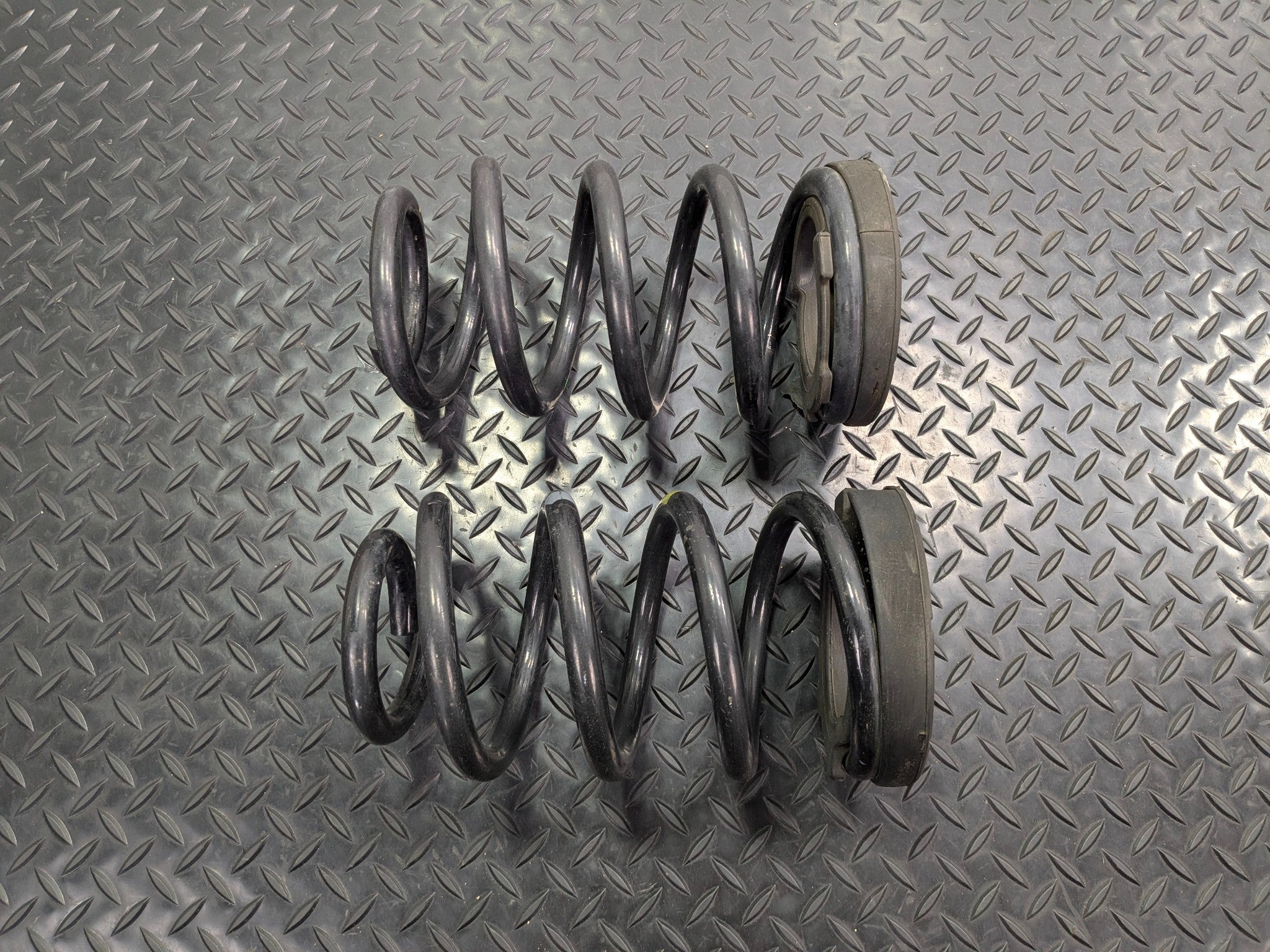 2013 - 2019 OEM HYUNDAI SANTA FE REAR LEFT AND RIGHT SUSPENSION COIL SPRING SET