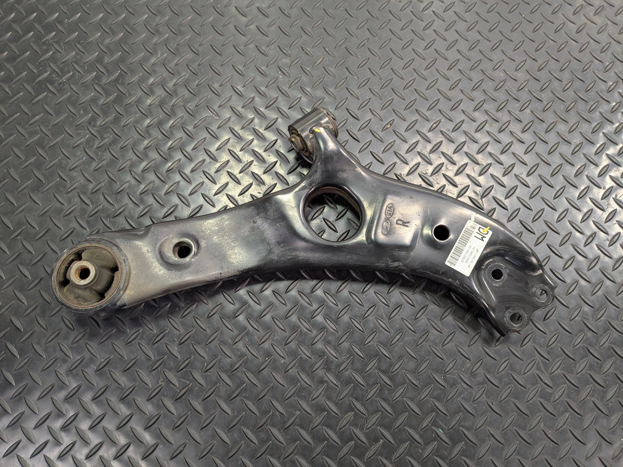 2013 - 2019 OEM HYUNDAI SANTA FE FRONT RIGHT PASSENGER SIDE LOWER CONTROL ARM
