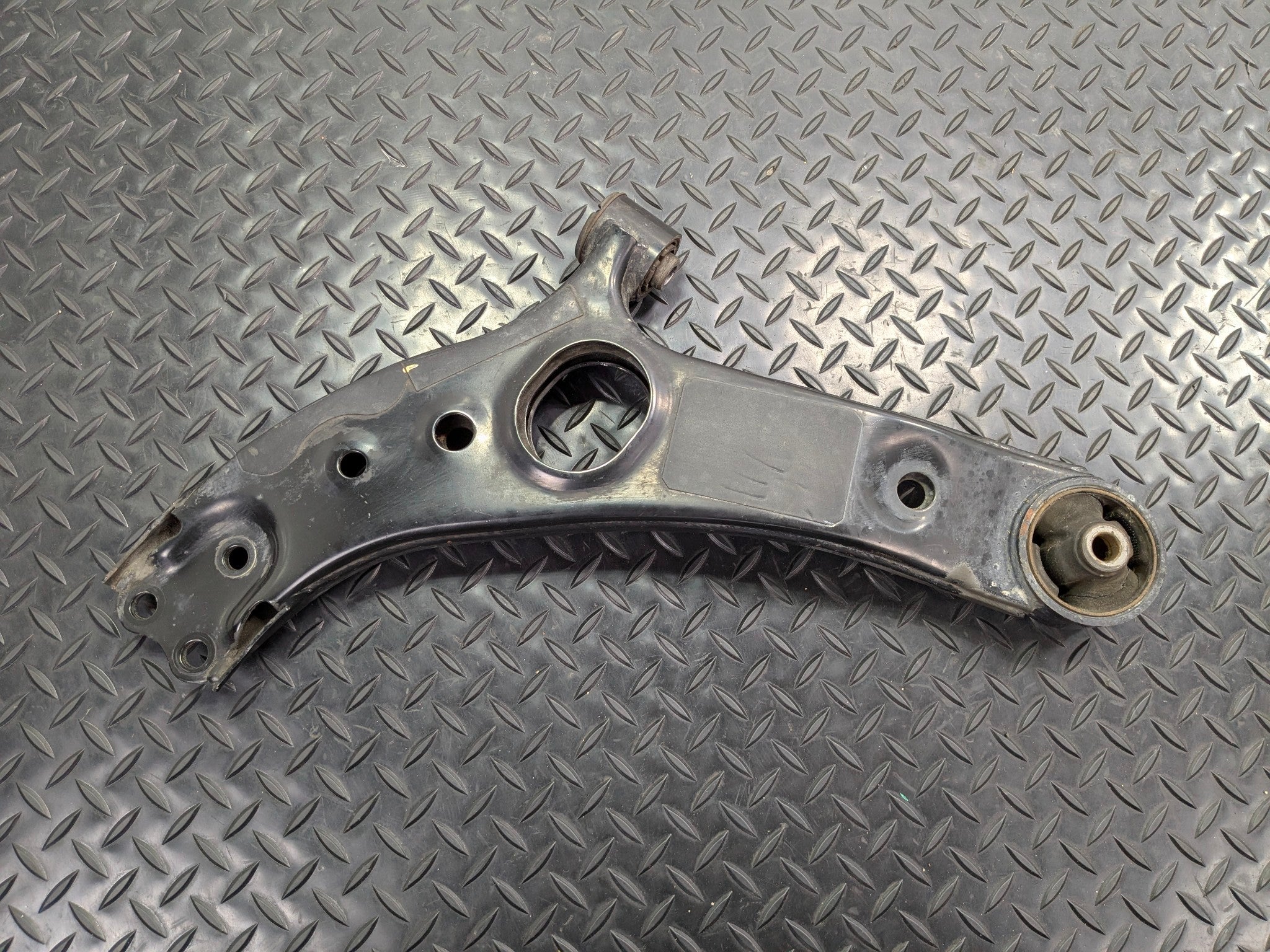 2013 - 2019 OEM HYUNDAI SANTA FE FRONT RIGHT PASSENGER SIDE LOWER CONTROL ARM