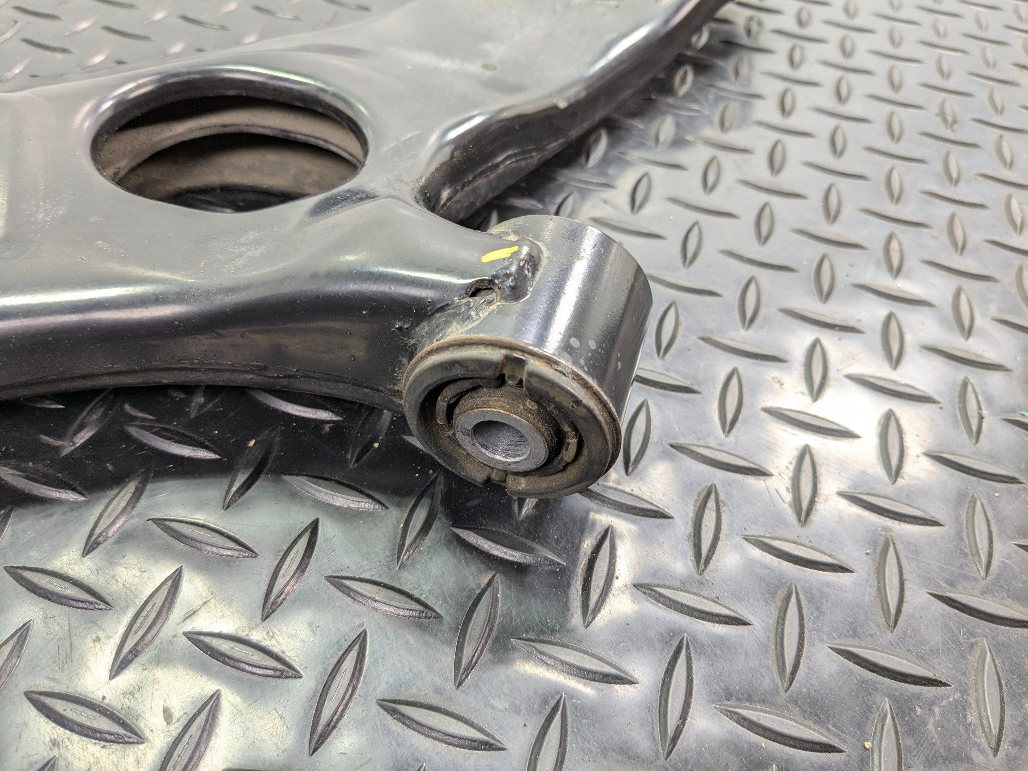 2013 - 2019 OEM HYUNDAI SANTA FE FRONT RIGHT PASSENGER SIDE LOWER CONTROL ARM