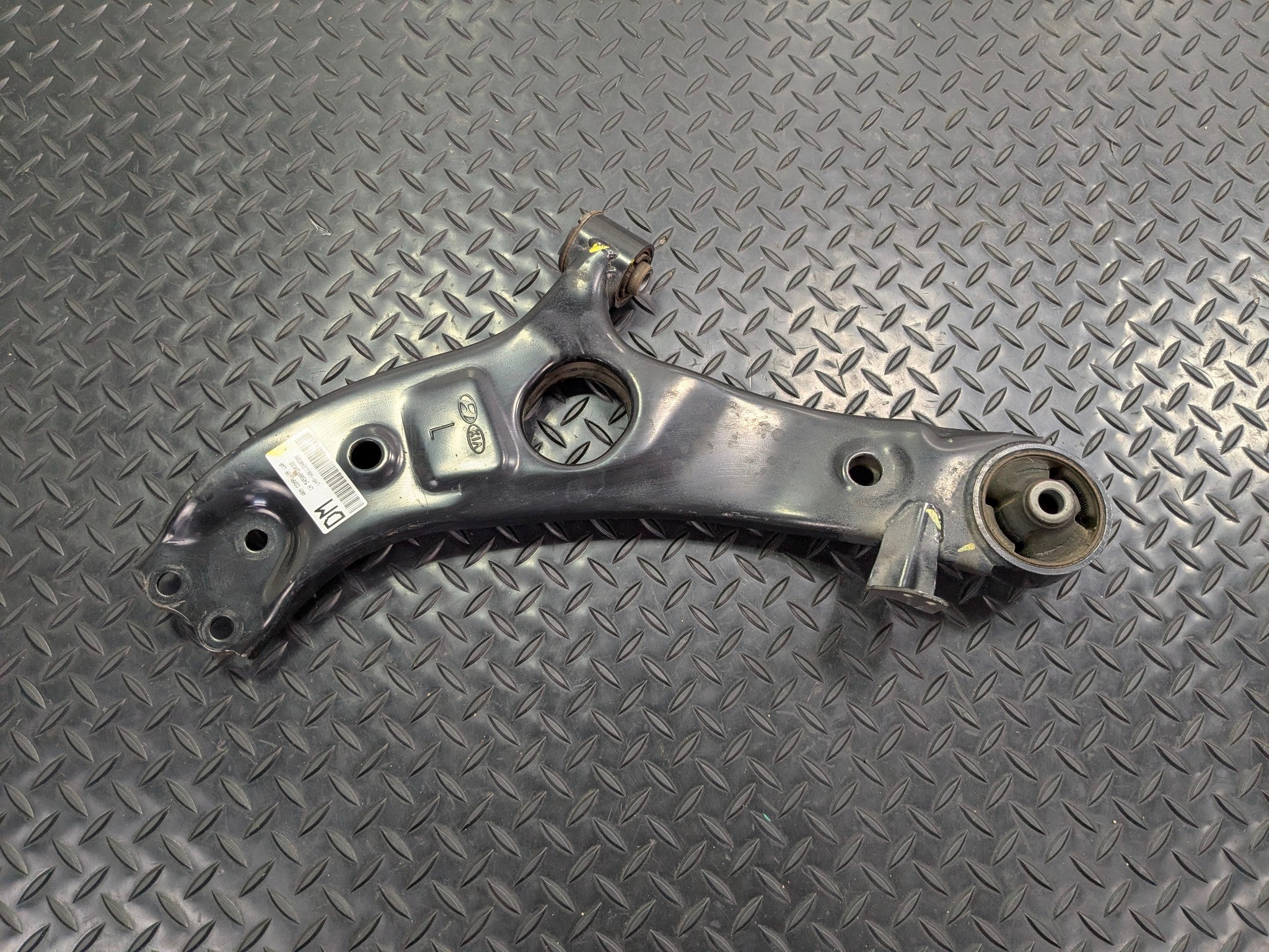 2013 - 2019 OEM HYUNDAI SANTA FE FRONT LEFT SIDE LOWER CONTROL ARM