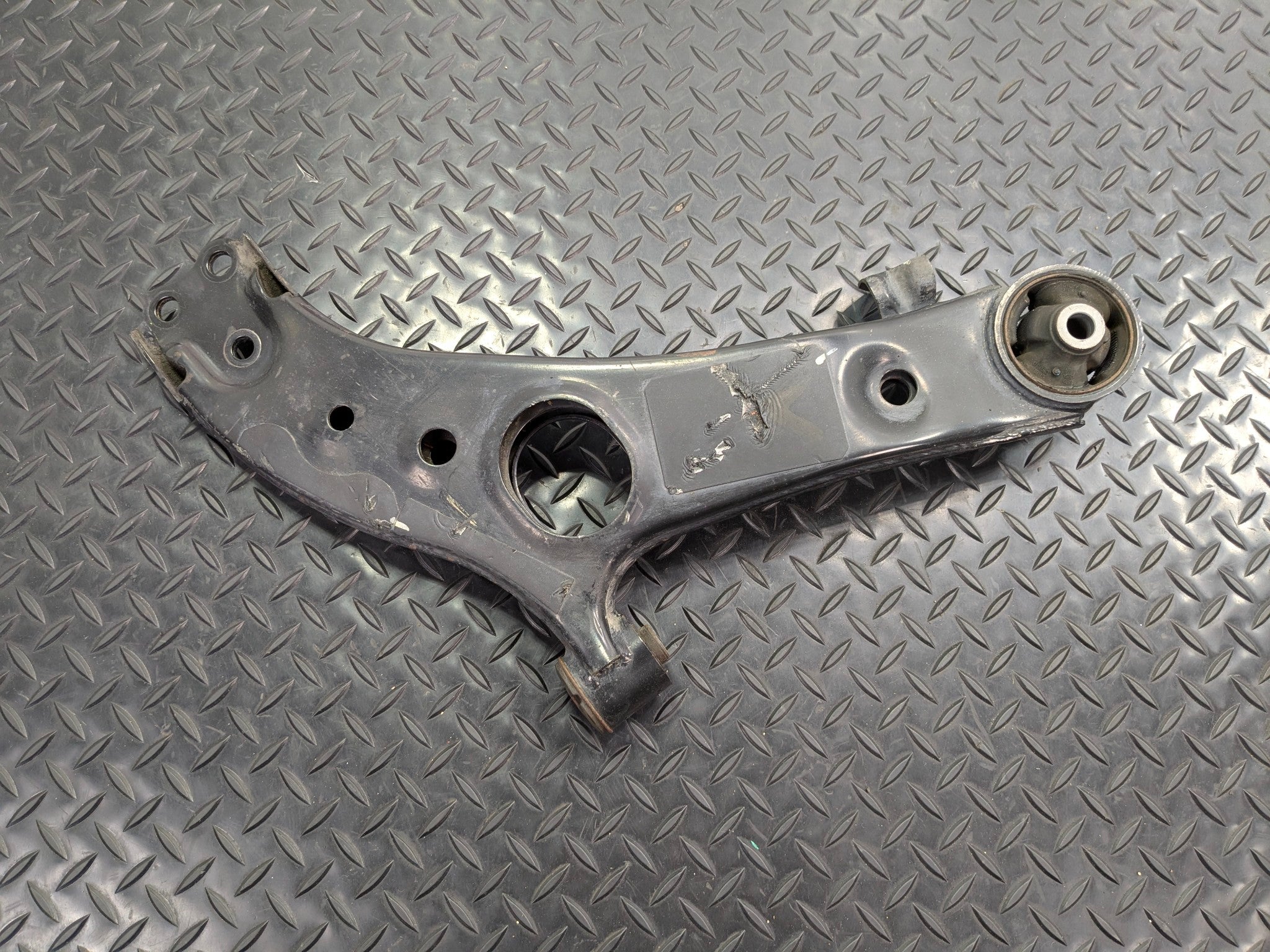 2013 - 2019 OEM HYUNDAI SANTA FE FRONT LEFT SIDE LOWER CONTROL ARM