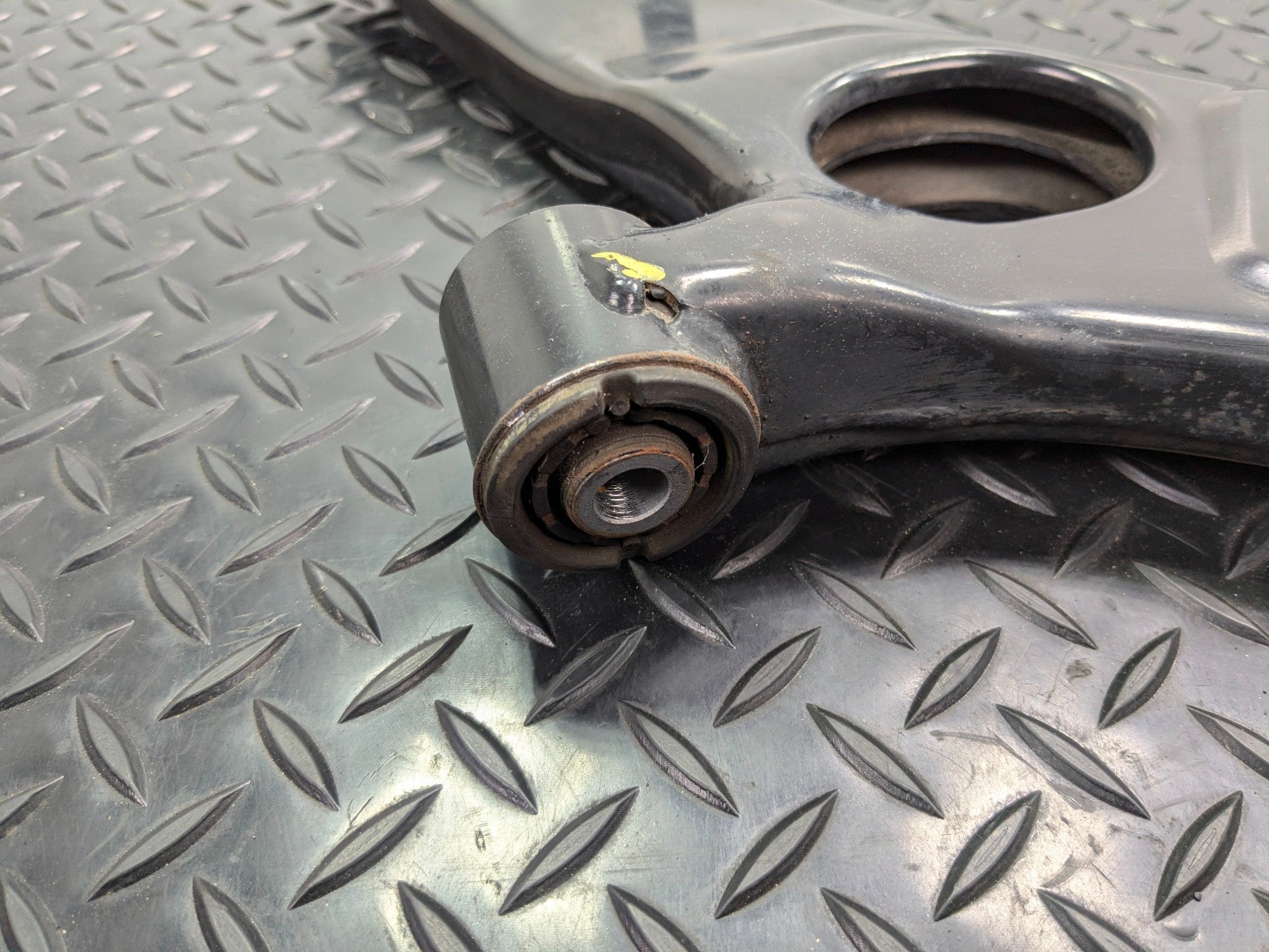 2013 - 2019 OEM HYUNDAI SANTA FE FRONT LEFT SIDE LOWER CONTROL ARM