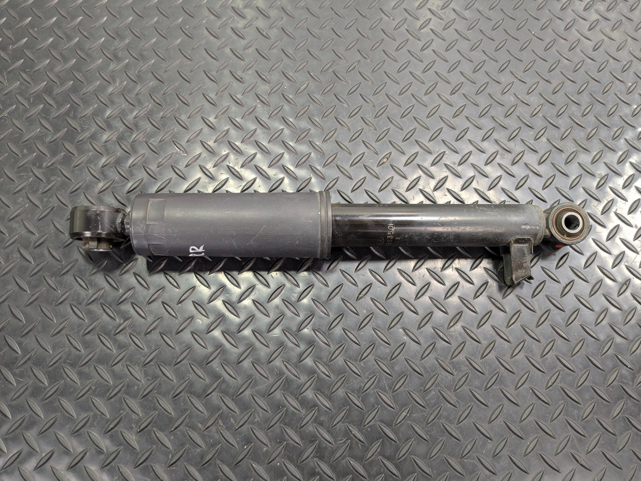 2013 - 2019 OEM HYUNDAI SANTA FE REAR RIGHT PASSENGER SIDE SHOCK STRUT ABSORBER