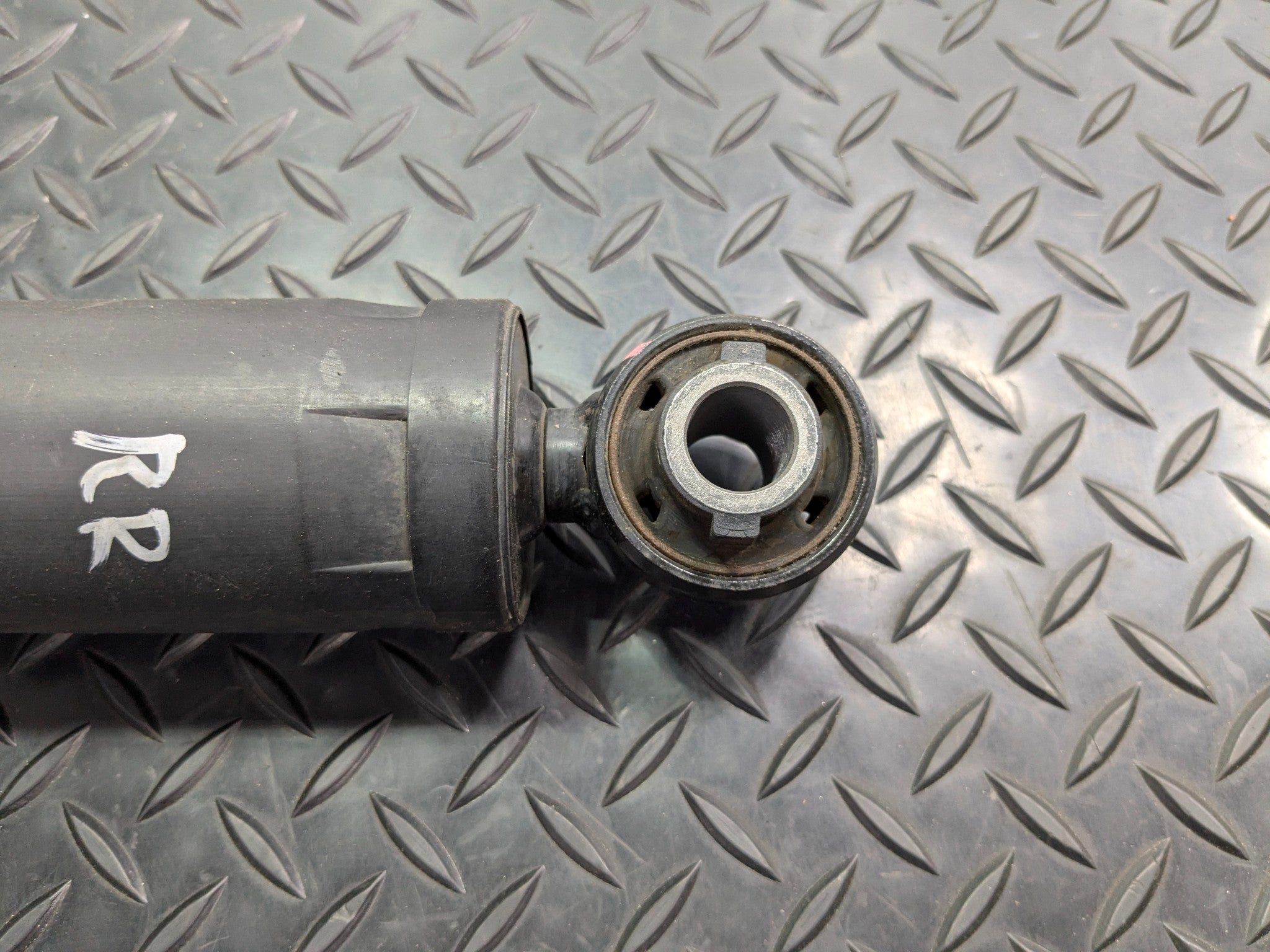 2013 - 2019 OEM HYUNDAI SANTA FE REAR RIGHT PASSENGER SIDE SHOCK STRUT ABSORBER
