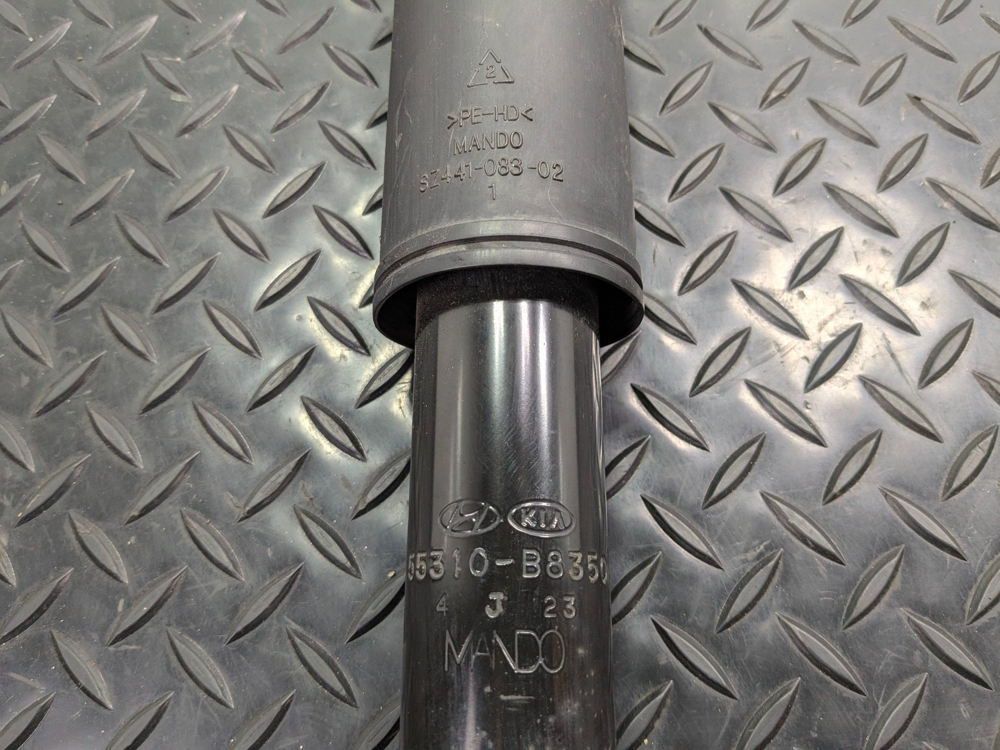 2013 - 2019 OEM HYUNDAI SANTA FE REAR RIGHT PASSENGER SIDE SHOCK STRUT ABSORBER