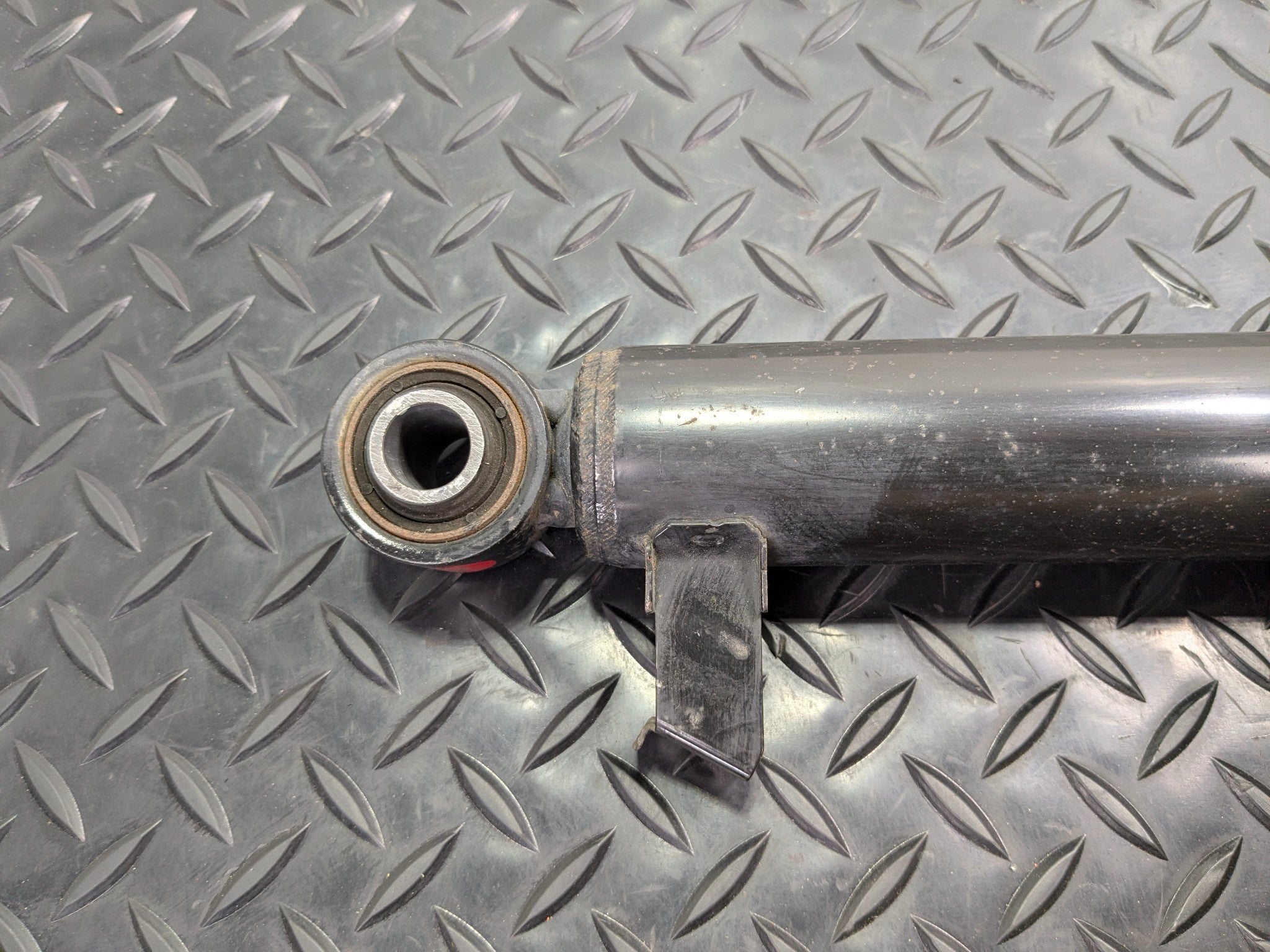 2013 - 2019 OEM HYUNDAI SANTA FE REAR LEFT DRIVER SIDE SHOCK STRUT ABSORBER