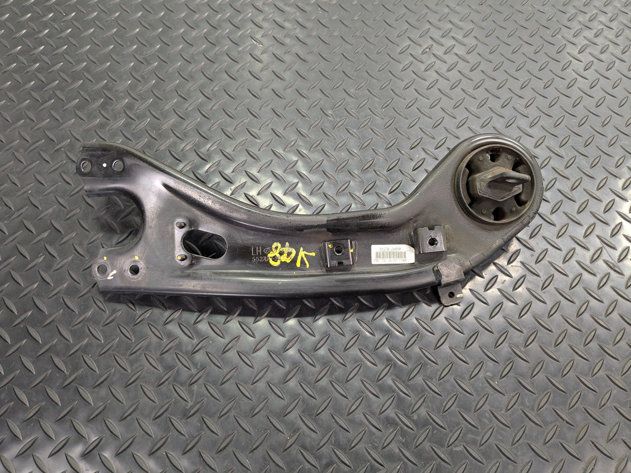 2013 - 2019 OEM HYUNDAI SANTA FE REAR LEFT SIDE LOWER CONTROL TRAILING ARM