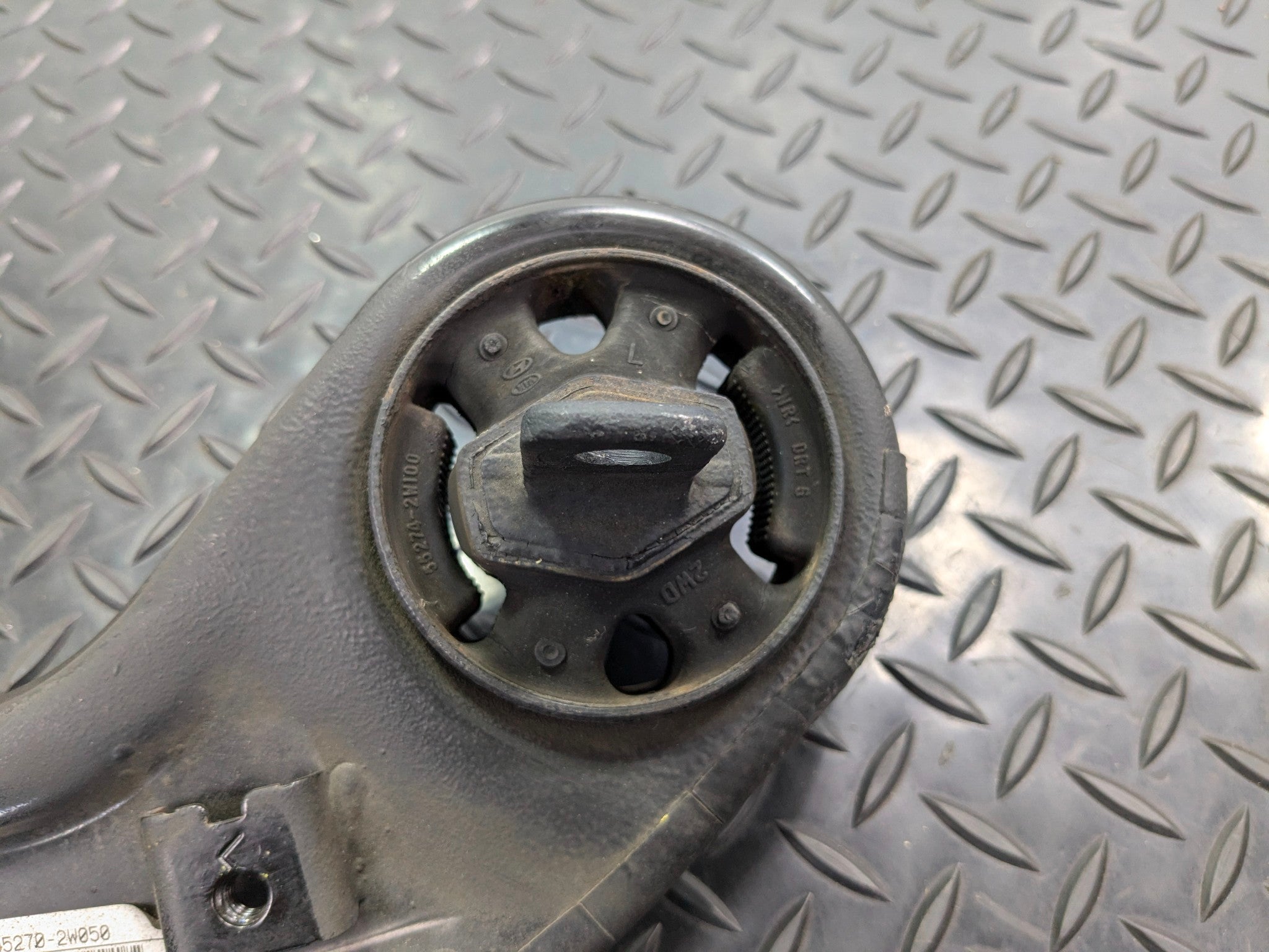 2013 - 2019 OEM HYUNDAI SANTA FE REAR LEFT SIDE LOWER CONTROL TRAILING ARM