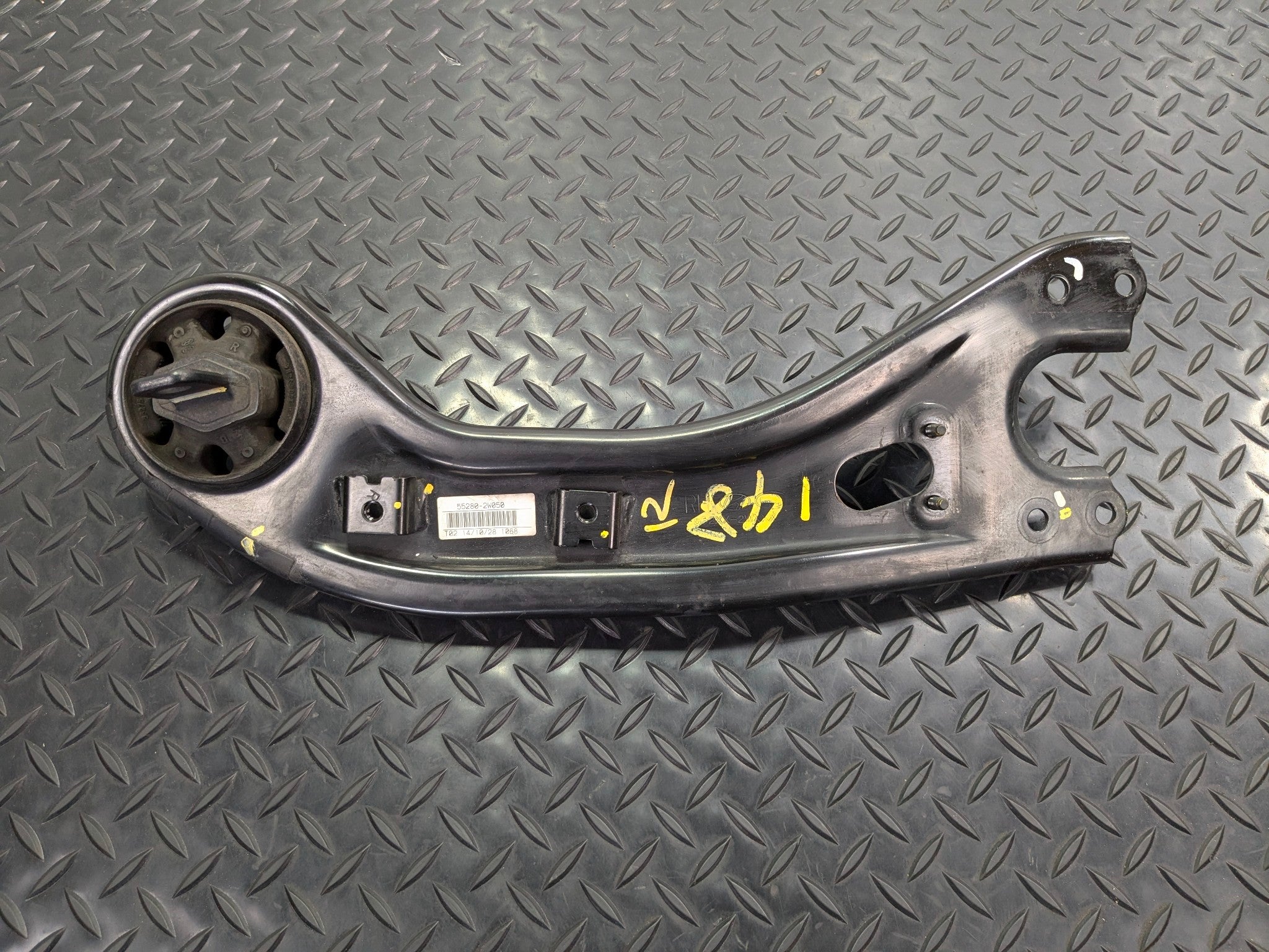 2013 - 2019 OEM HYUNDAI SANTA FE REAR RIGHT SIDE LOWER CONTROL TRAILING ARM