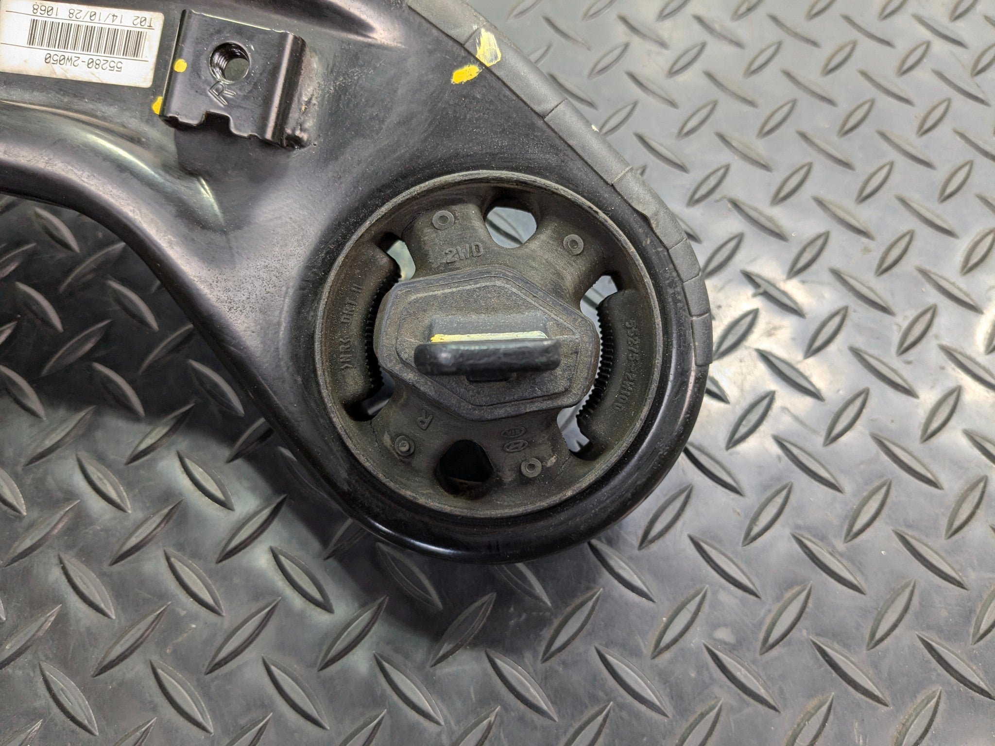 2013 - 2019 OEM HYUNDAI SANTA FE REAR RIGHT SIDE LOWER CONTROL TRAILING ARM