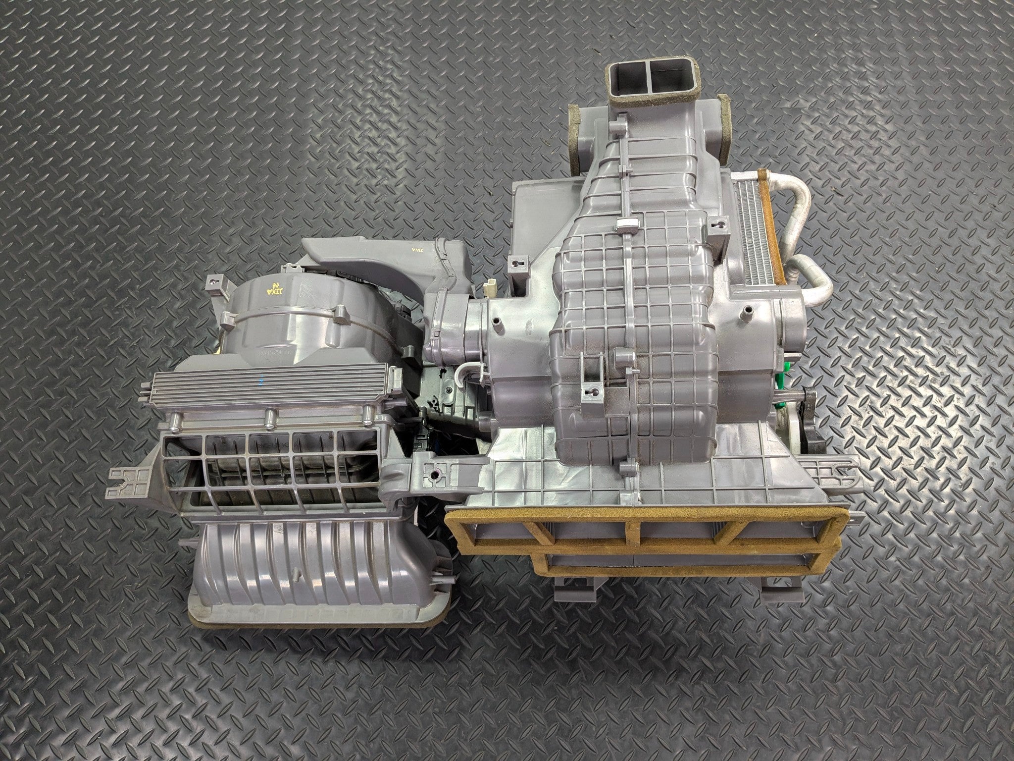 2013 - 2019 OEM HYUNDAI SANTA FE FRONT AC CLIMATE HEATER BLOWER HOUSING BOX