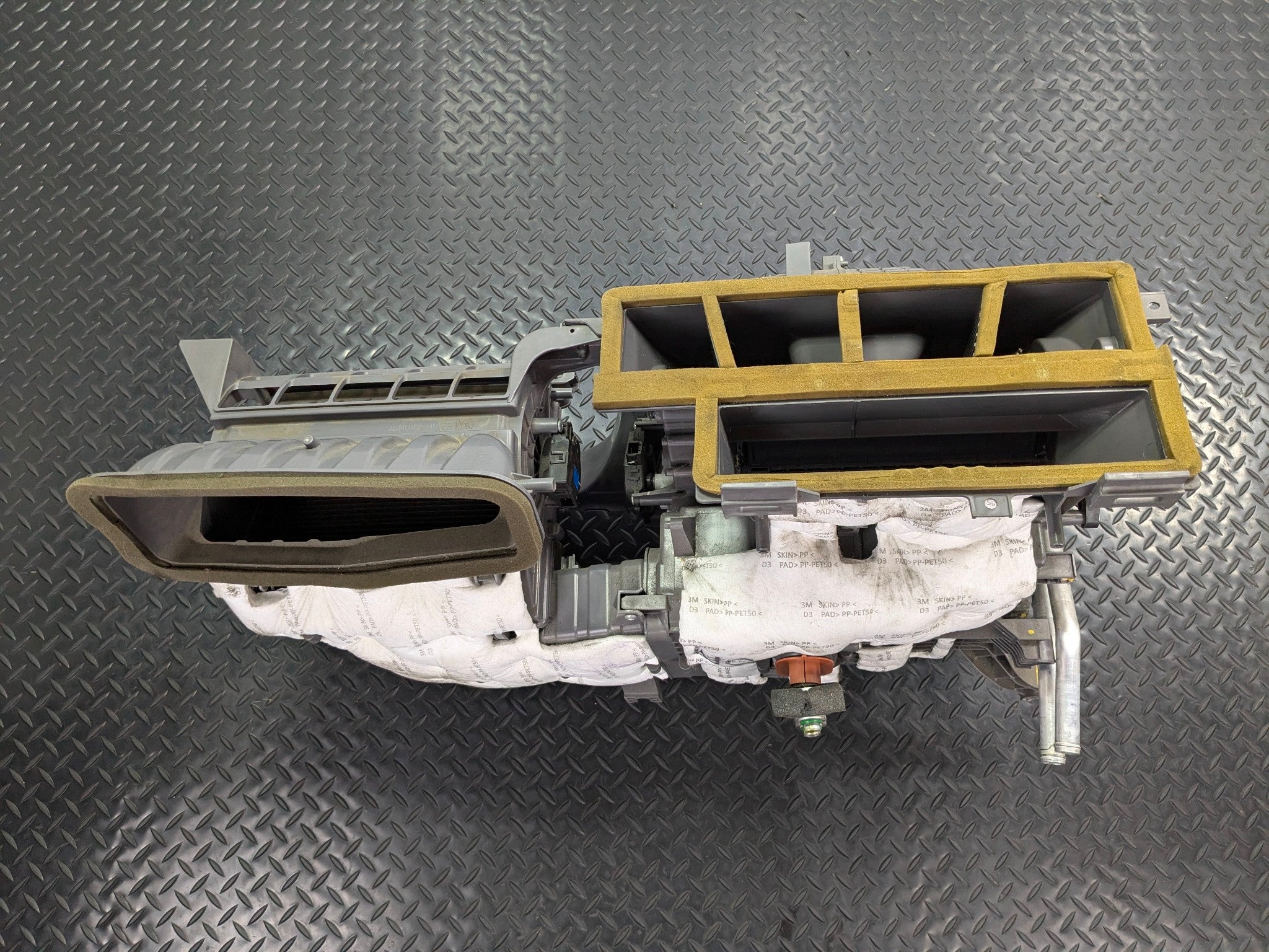 2013 - 2019 OEM HYUNDAI SANTA FE FRONT AC CLIMATE HEATER BLOWER HOUSING BOX