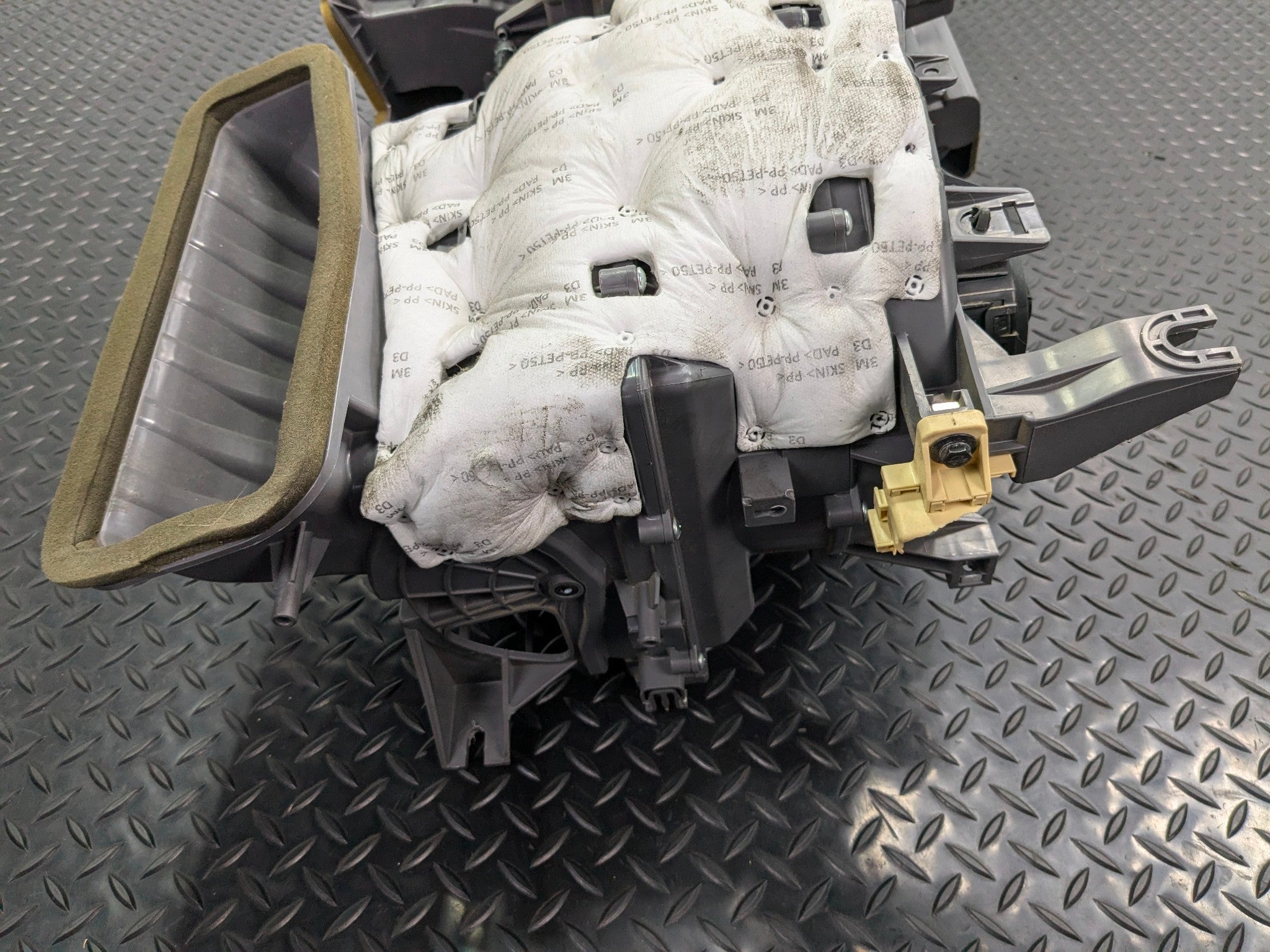 2013 - 2019 OEM HYUNDAI SANTA FE FRONT AC CLIMATE HEATER BLOWER HOUSING BOX