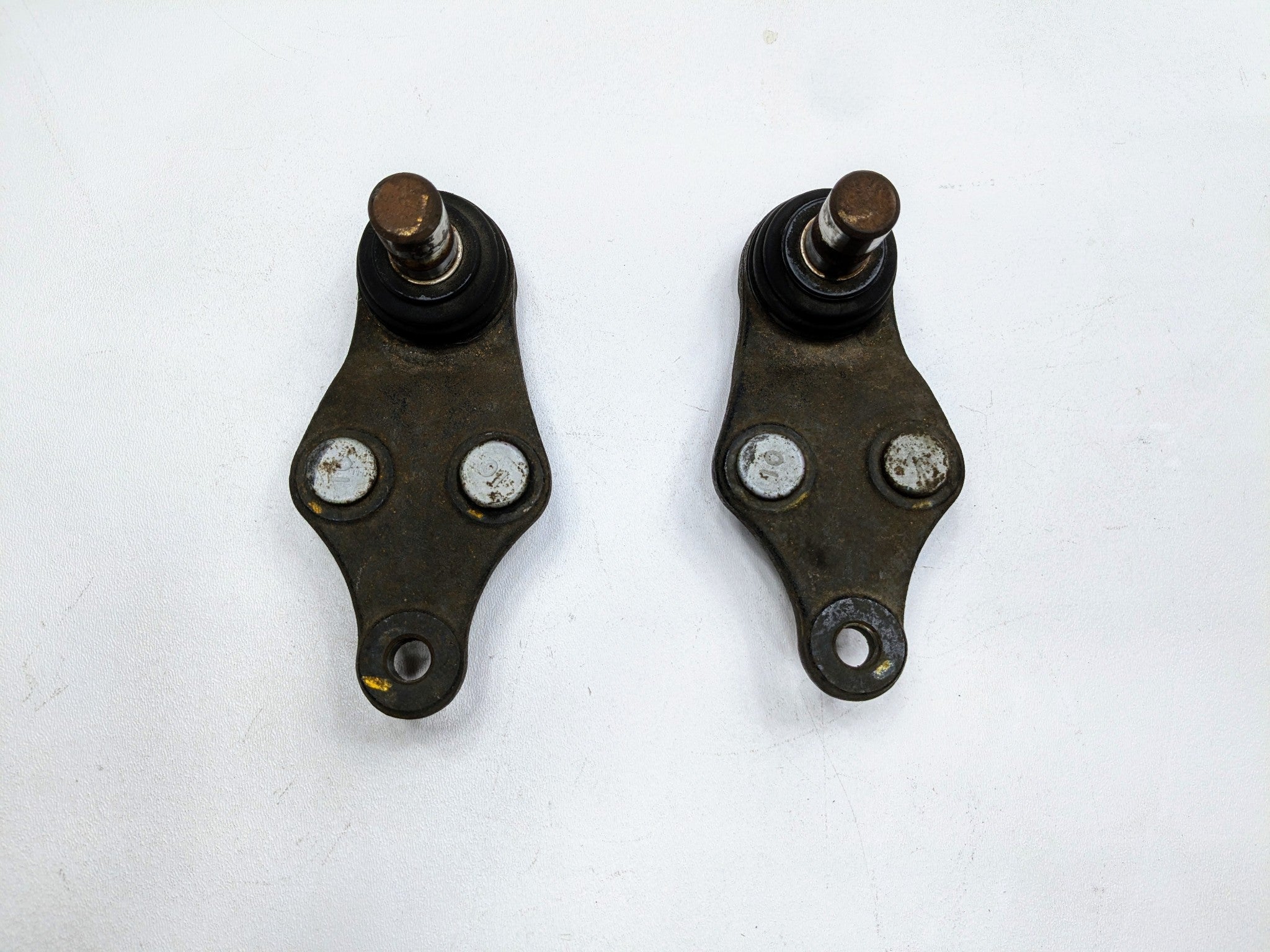 2013 - 2019 OEM HYUNDAI SANTA FE FRONT LOWER SUSPENSION BALL JOINT ASSEMBLY