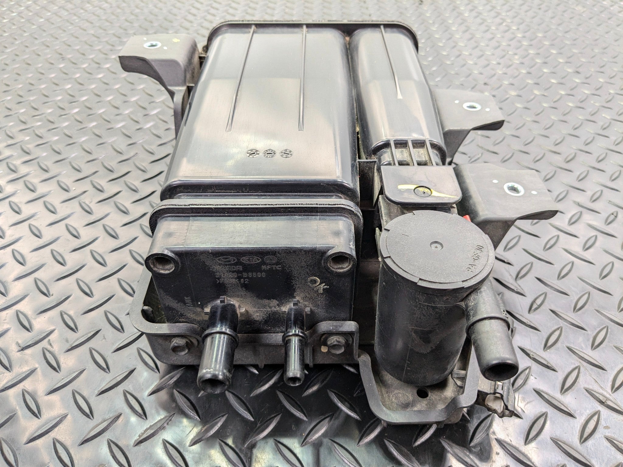 2013 - 2019 OEM HYUNDAI SANTA FE CHARCOAL EVAPORATIVE EMISSIONS CANISTER