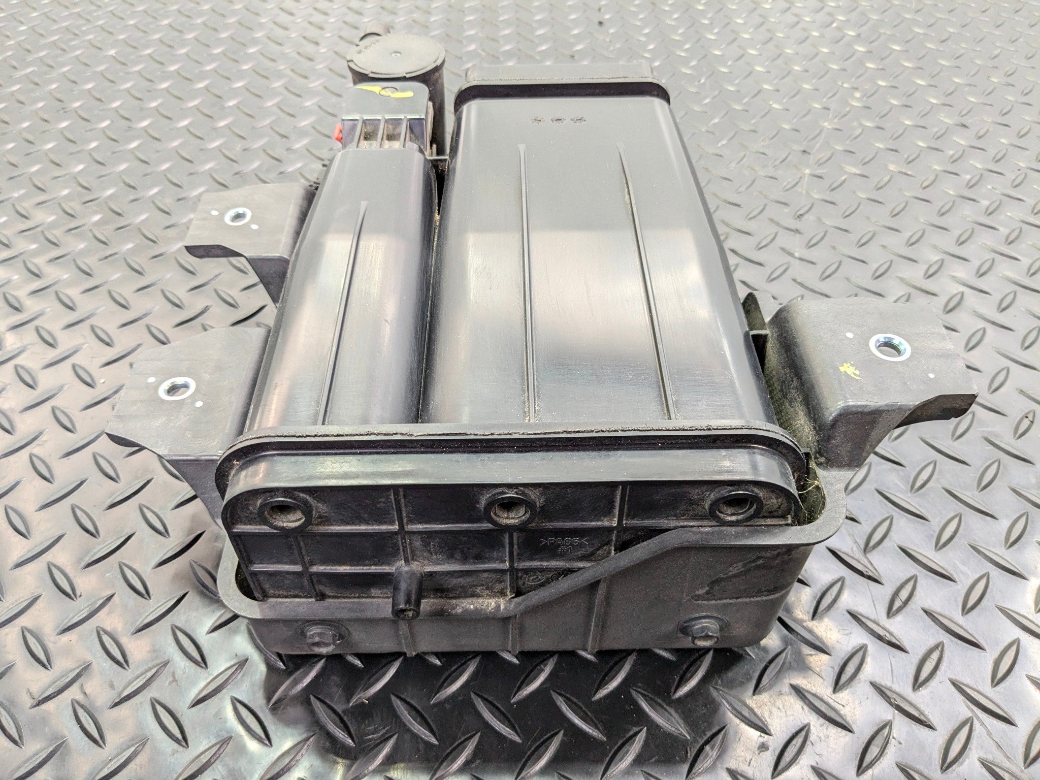 2013 - 2019 OEM HYUNDAI SANTA FE CHARCOAL EVAPORATIVE EMISSIONS CANISTER