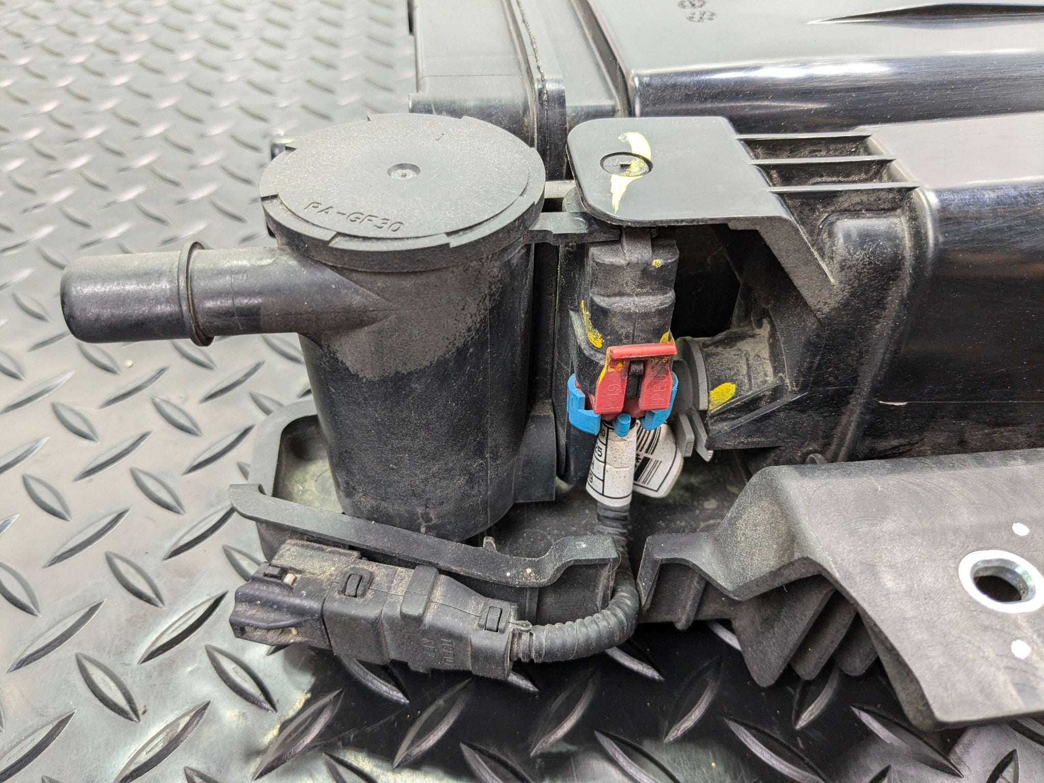 2013 - 2019 OEM HYUNDAI SANTA FE CHARCOAL EVAPORATIVE EMISSIONS CANISTER