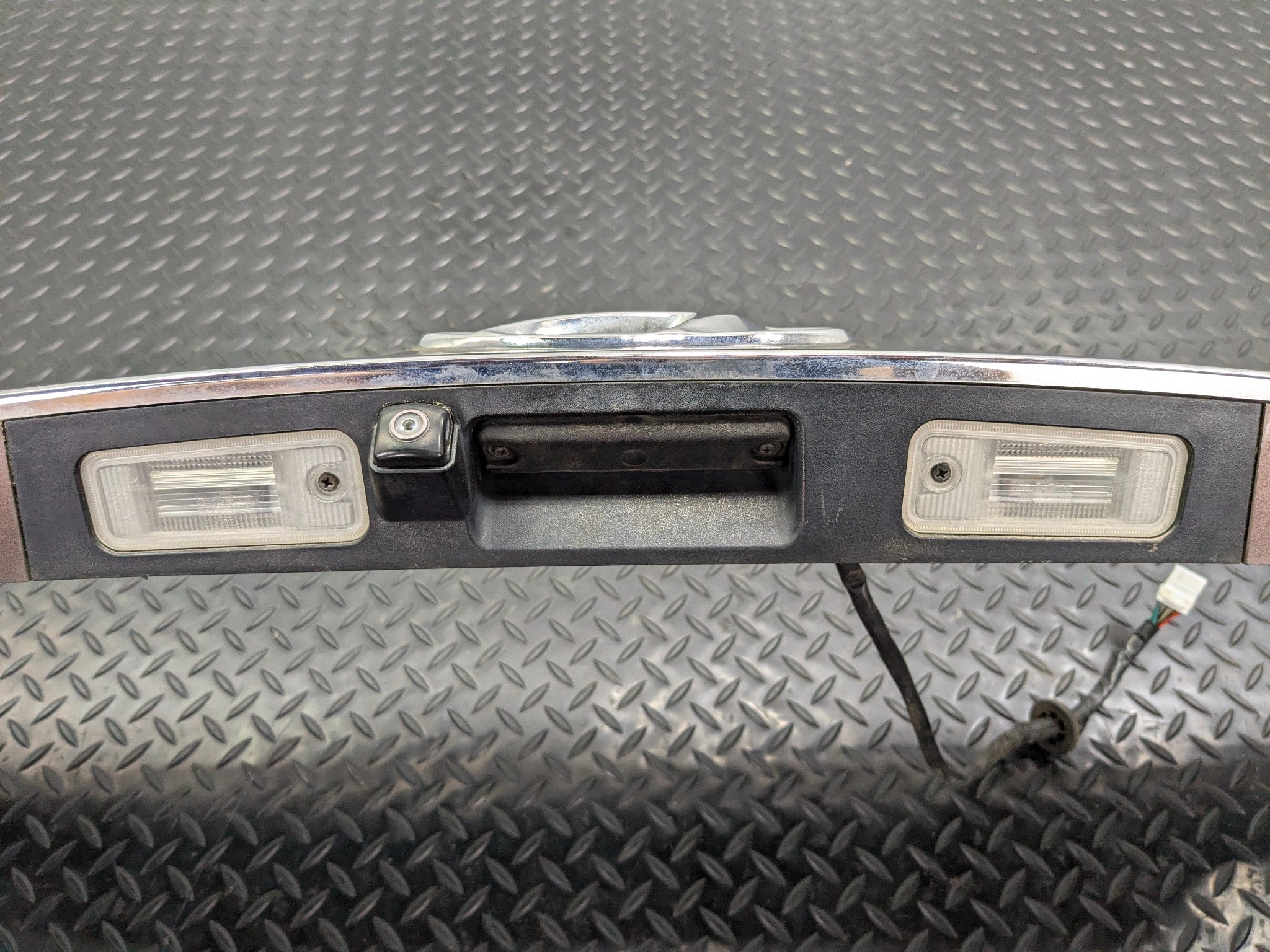 2013 - 2019 OEM HYUNDAI SANTA FE REAR TRUNK LIFTGATE TAILGATE COVER MOLDING