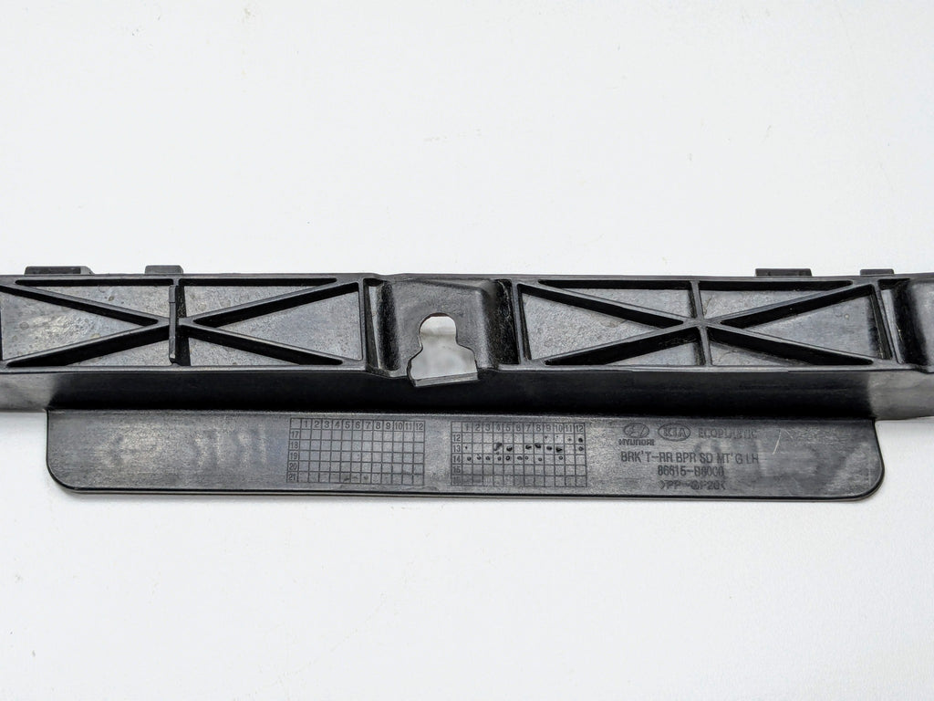 13 - 19 OEM HYUNDAI SANTA FE REAR BUMPER LEFT SIDE UPPER MOUNT SUPPORT BRACKET