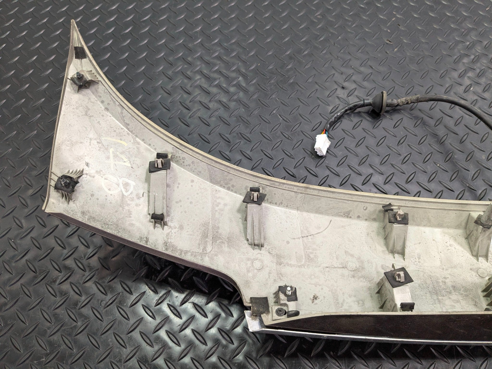2013 - 2019 OEM HYUNDAI SANTA FE REAR TRUNK LIFTGATE TAILGATE COVER MOLDING